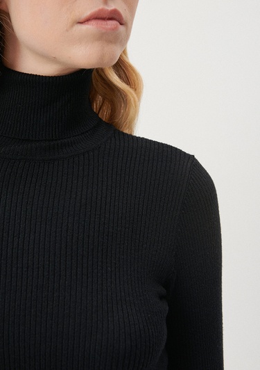  Mavi Boğazlı Siyah Kazak Fitted / Vücuda Oturan Kesim 1710143-900