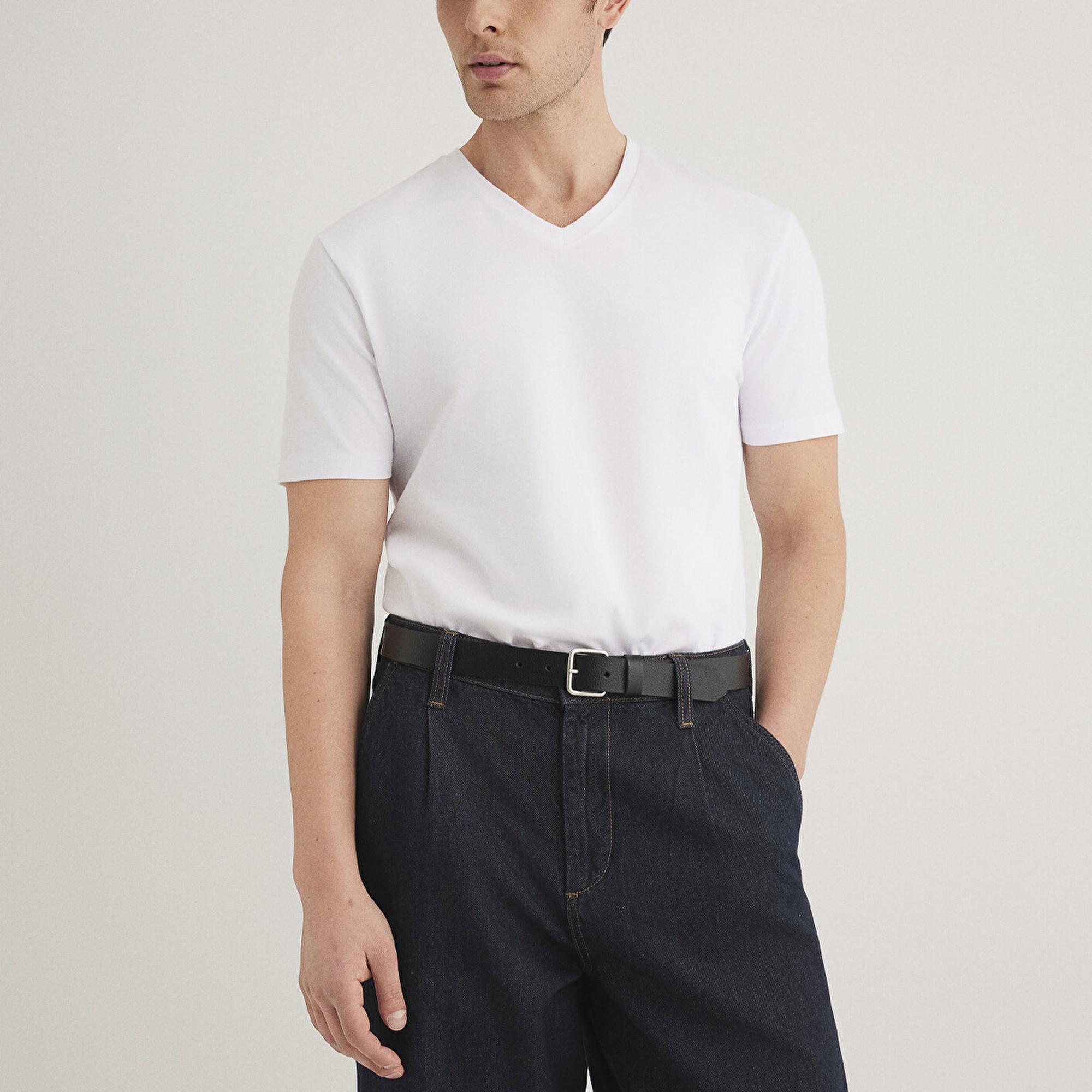 Mavi Stretch V Yaka Beyaz Basic Tişört Fitted / Vücuda Oturan Kesim 061748-620