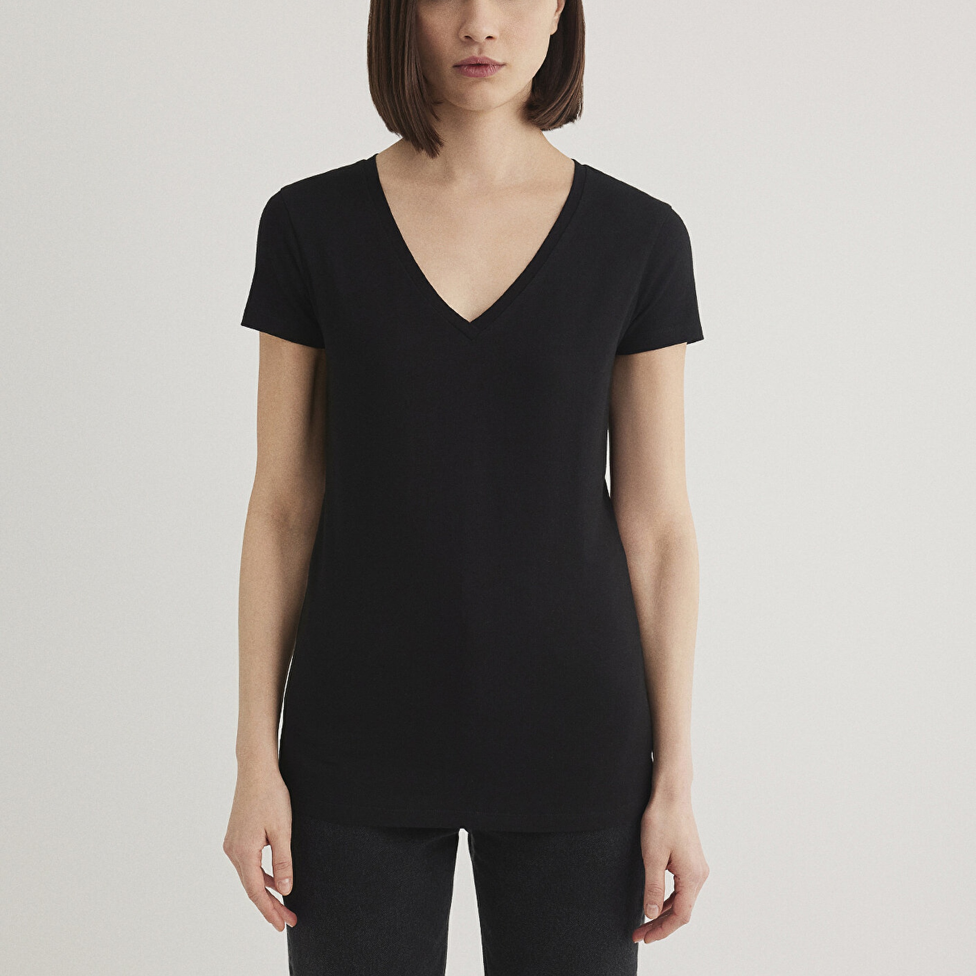 Mavi V Yaka Siyah Basic Stretch Tişört Fitted / Vücuda Oturan Kesim 162769-900