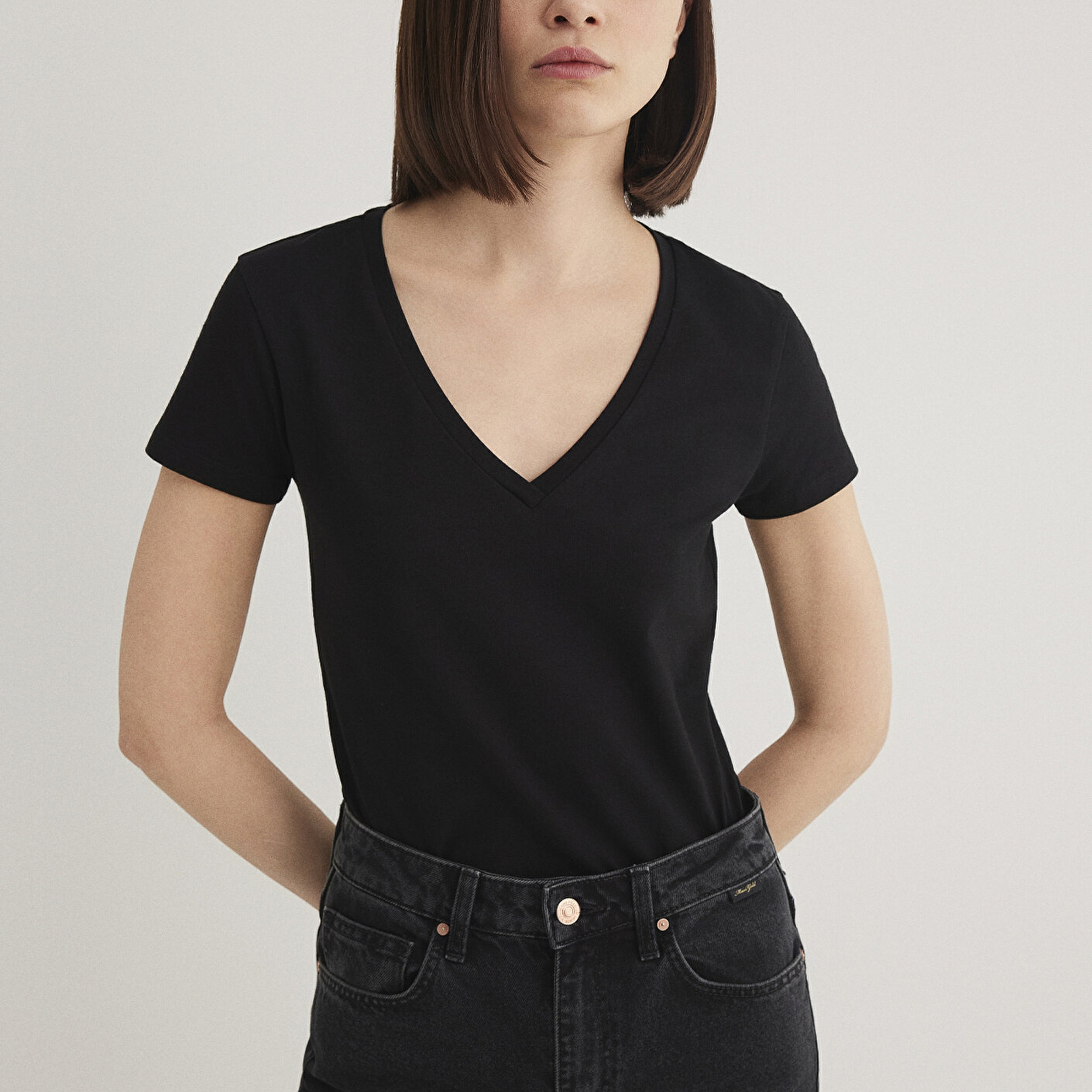 Mavi V Yaka Siyah Basic Stretch Tişört Fitted / Vücuda Oturan Kesim 162769-900