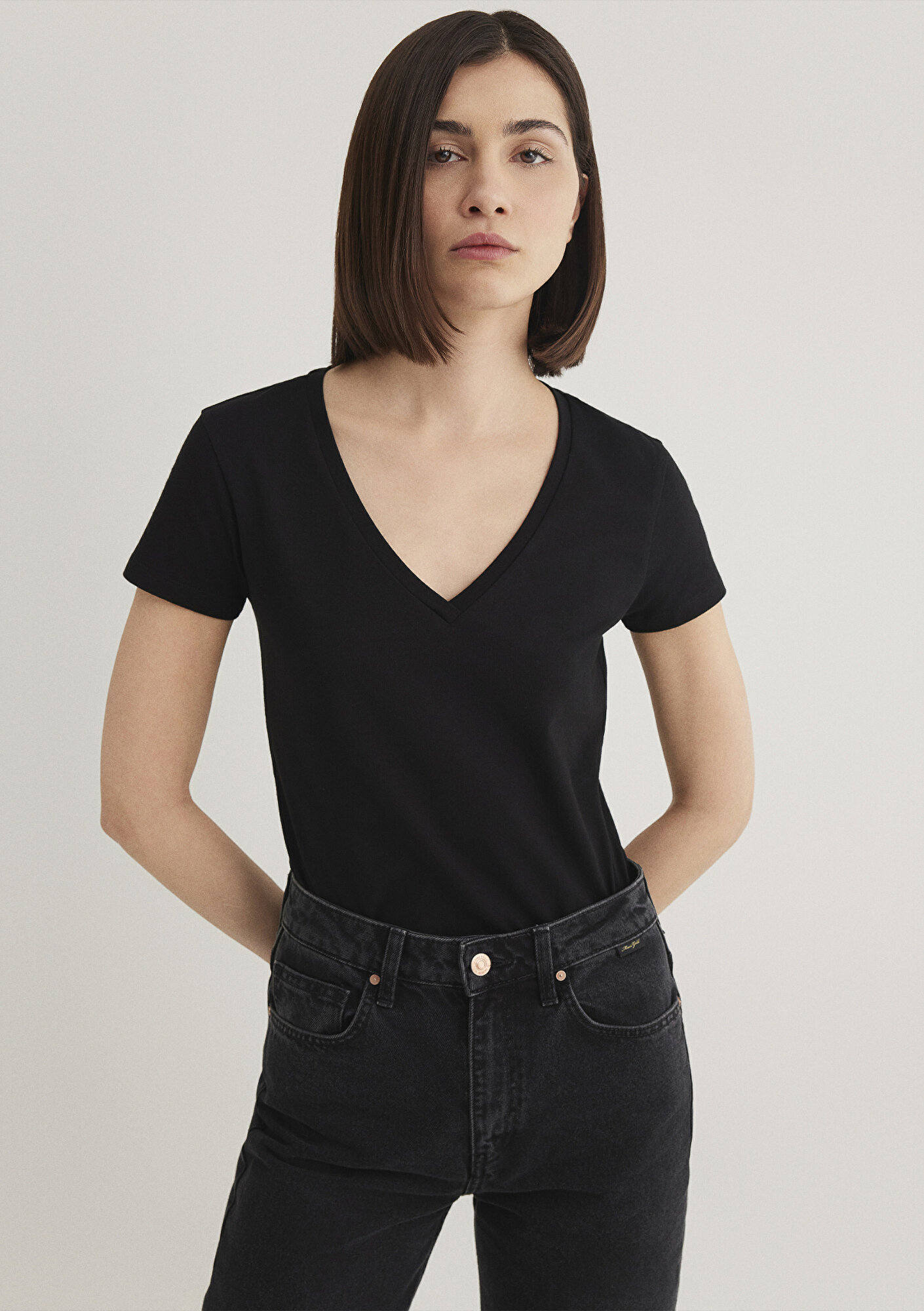  Mavi V Yaka Siyah Basic Stretch Tişört Fitted / Vücuda Oturan Kesim 162769-900