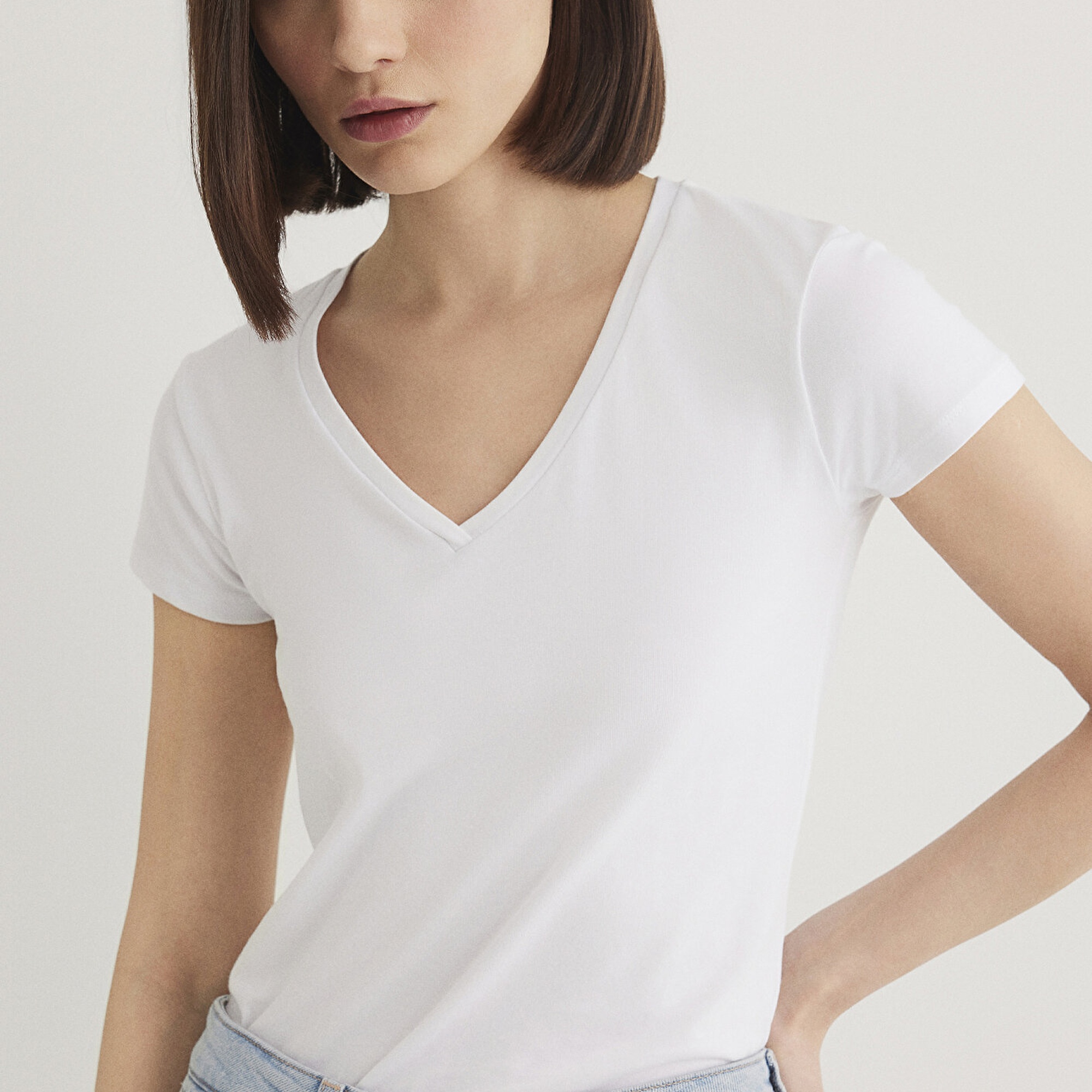 Mavi V Yaka Beyaz Basic Stretch Tişört Fitted / Vücuda Oturan Kesim 162769-620