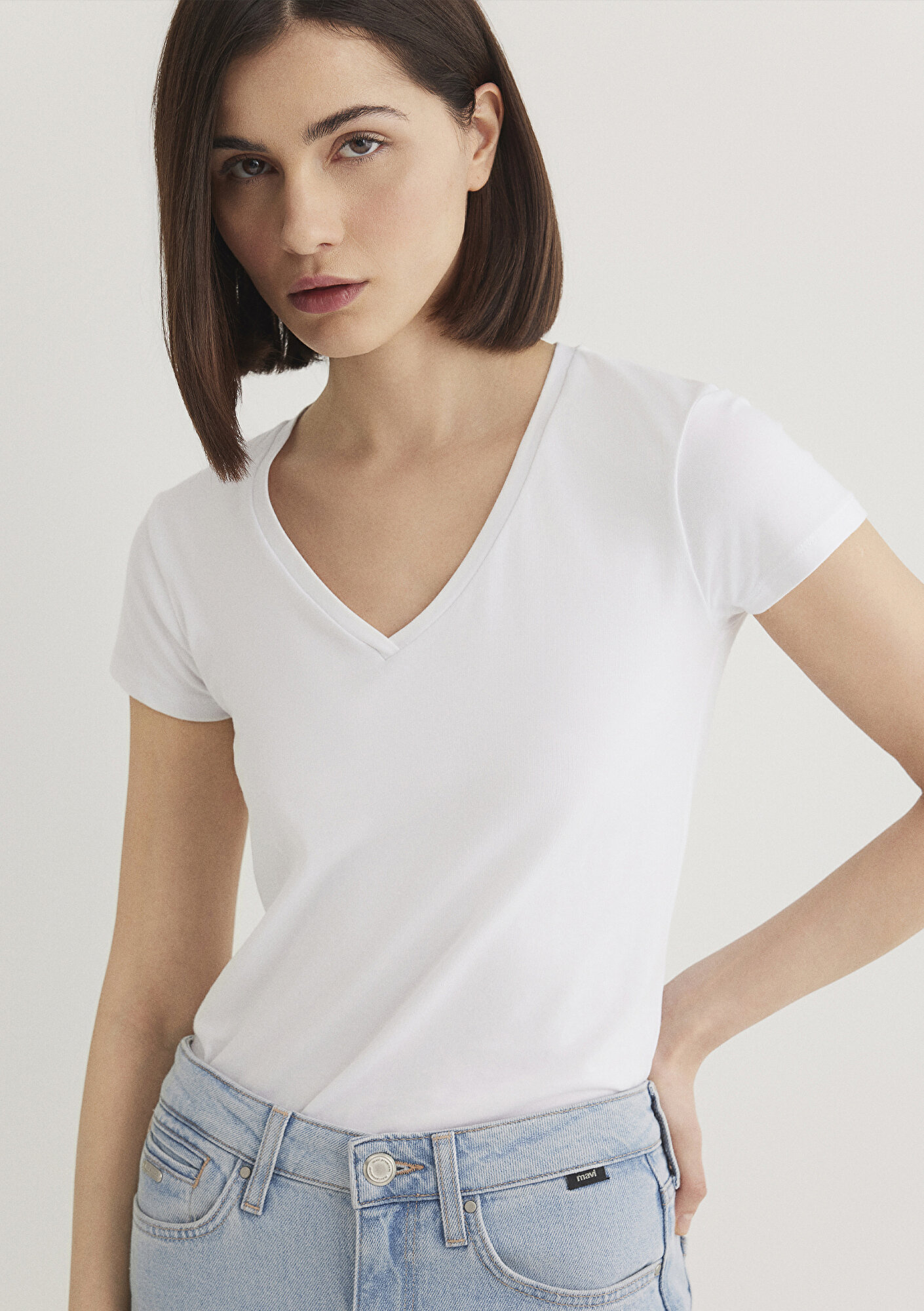  Mavi V Yaka Beyaz Basic Stretch Tişört Fitted / Vücuda Oturan Kesim 162769-620