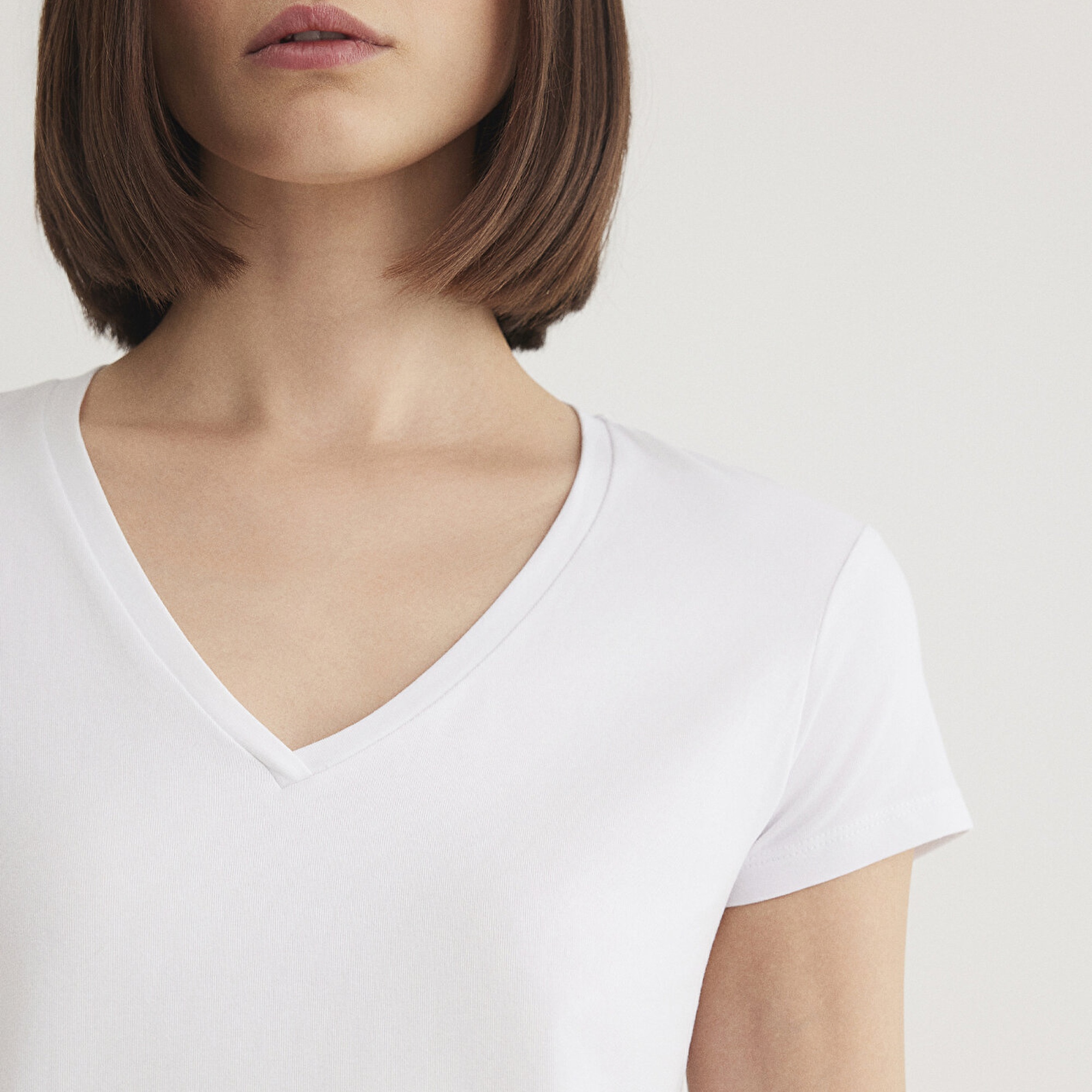 Mavi V Yaka Beyaz Basic Stretch Tişört Fitted / Vücuda Oturan Kesim 162769-620