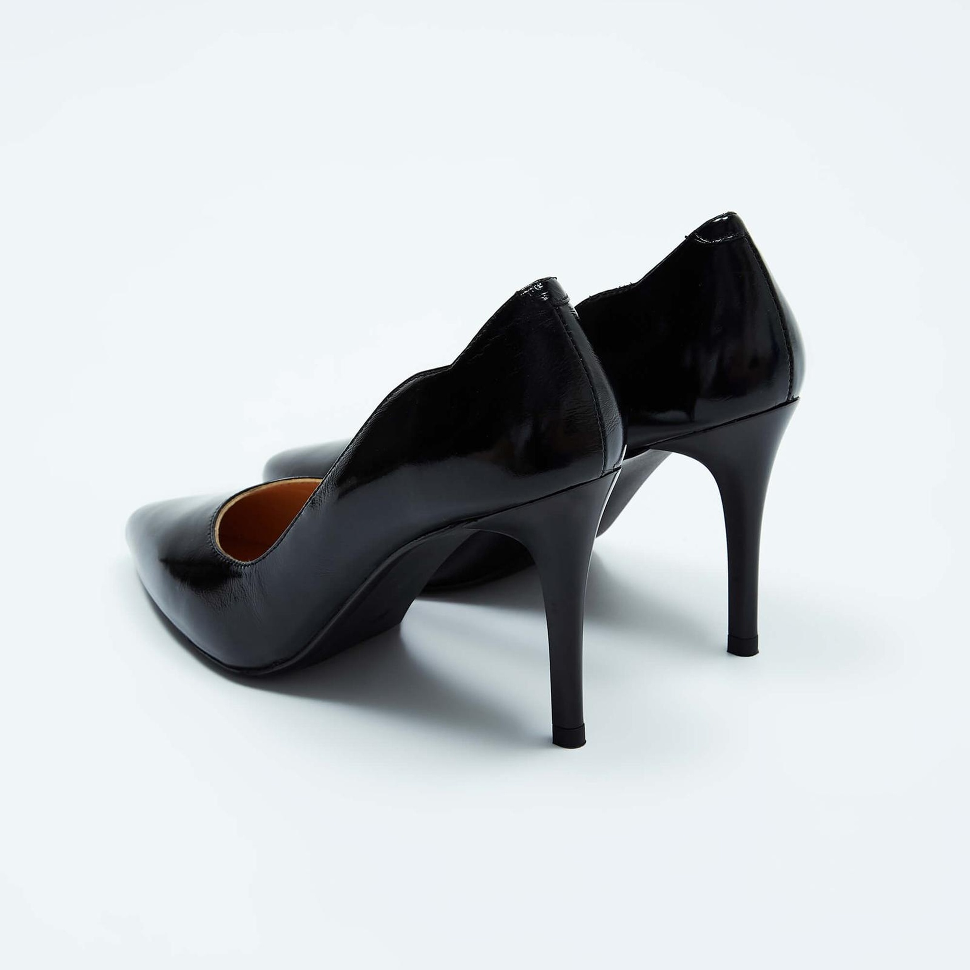 Tamer Tanca Kadın Hakiki Deri Siyah Rugan Topuklu Ayakkabı