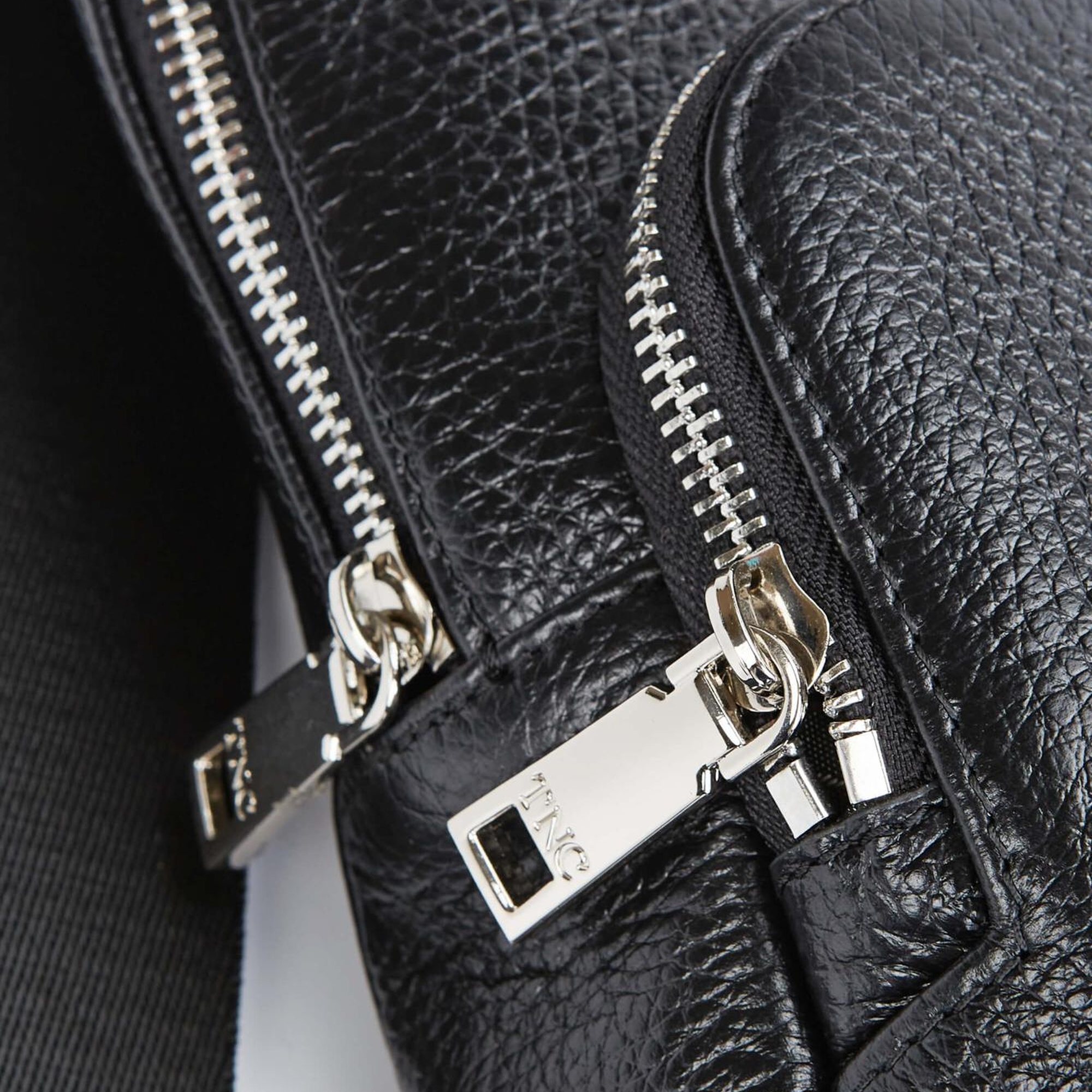 Tamer Tanca Erkek Hakiki Deri Siyah Body Bag Çanta