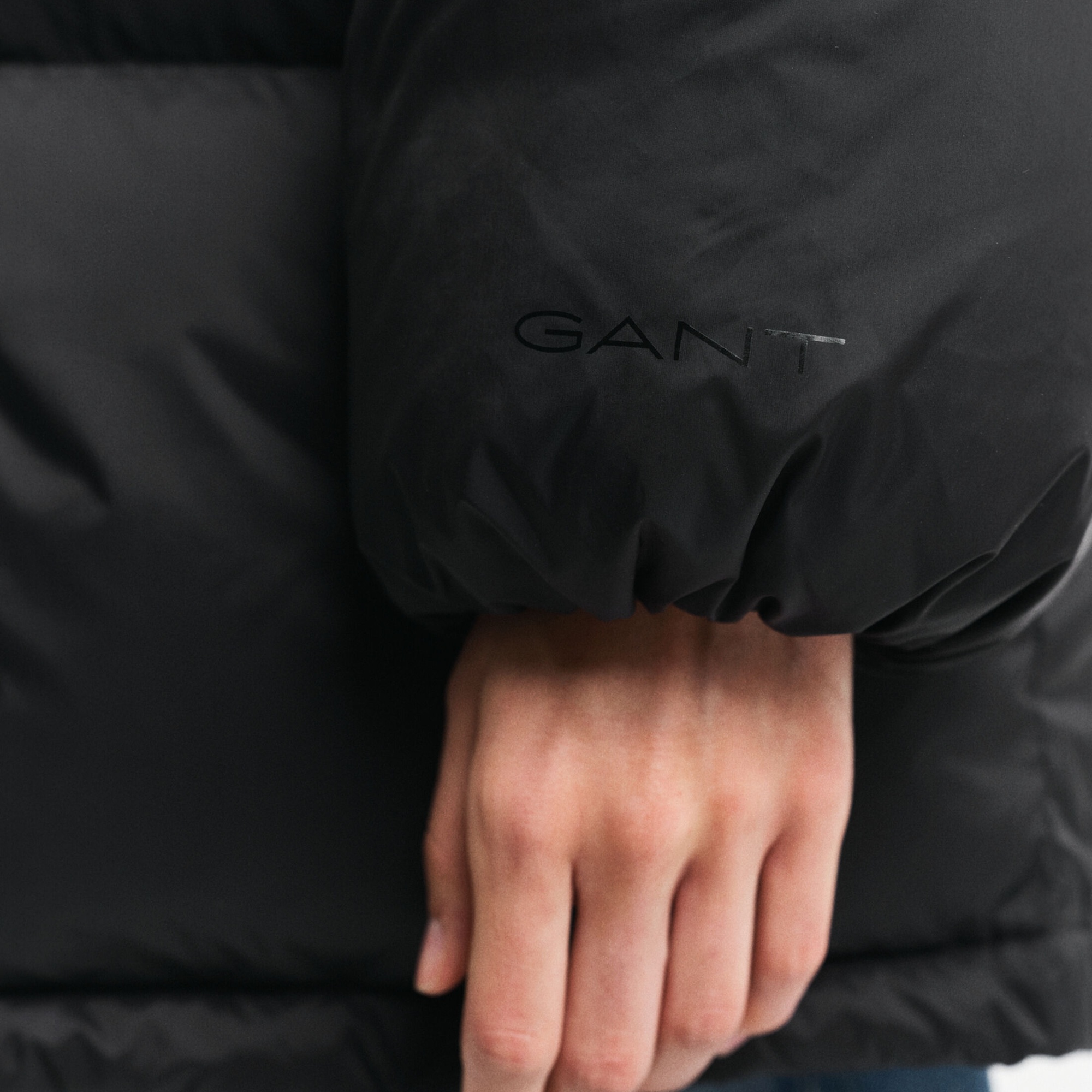 GANT Kadın Siyah Kapüşonlu Kaz Tüyü Mont