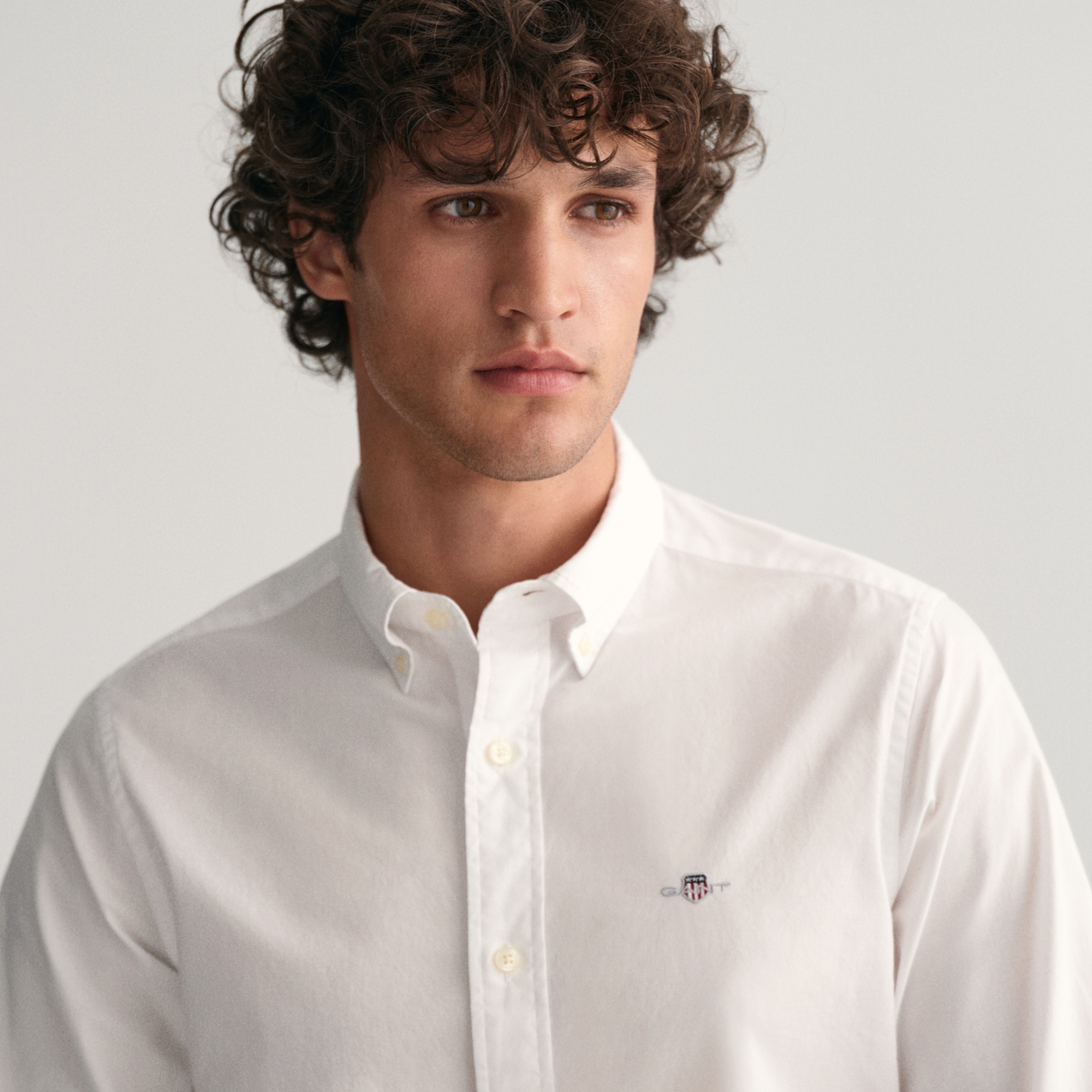 GANT Erkek Beyaz Slim Fit Düğmeli Yaka Broadcloth Gömlek