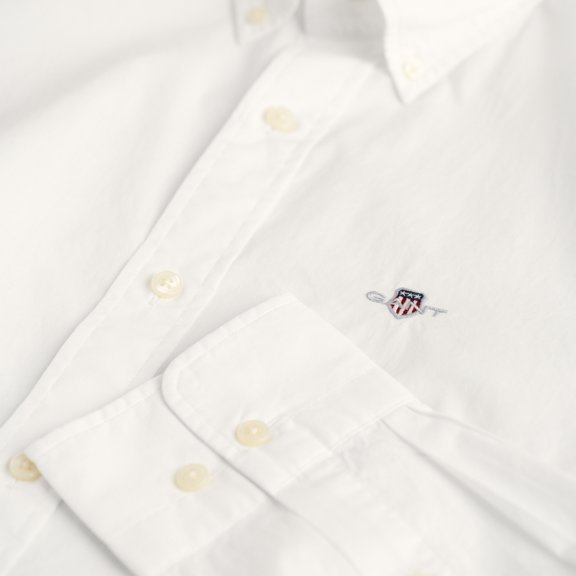 GANT Erkek Beyaz Slim Fit Düğmeli Yaka Broadcloth Gömlek