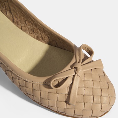  Kadın Pudra Örgü Detaylı Fiyonklu Deri Babet