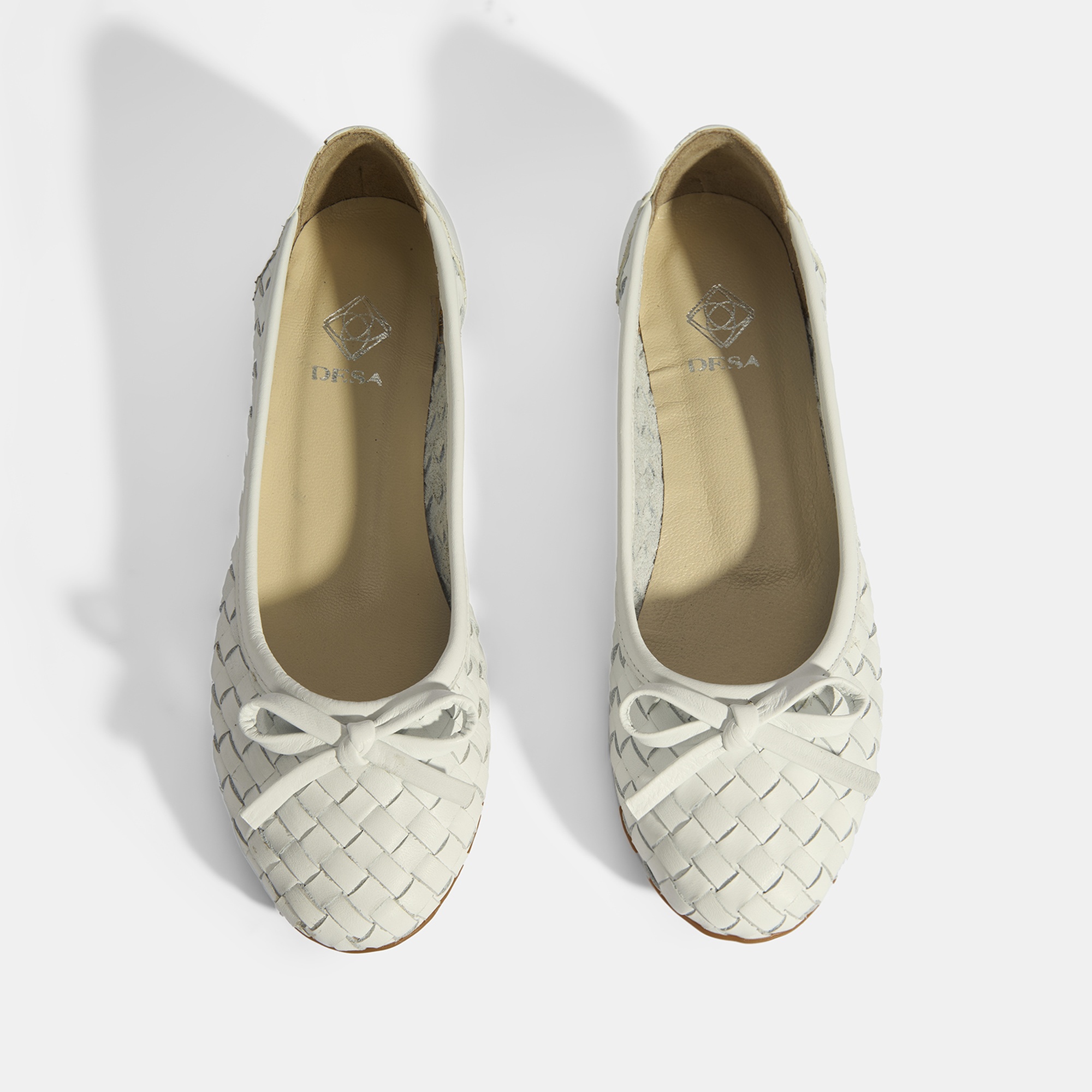 Kadın Beyaz Örgü Detaylı Fiyonklu Deri Babet