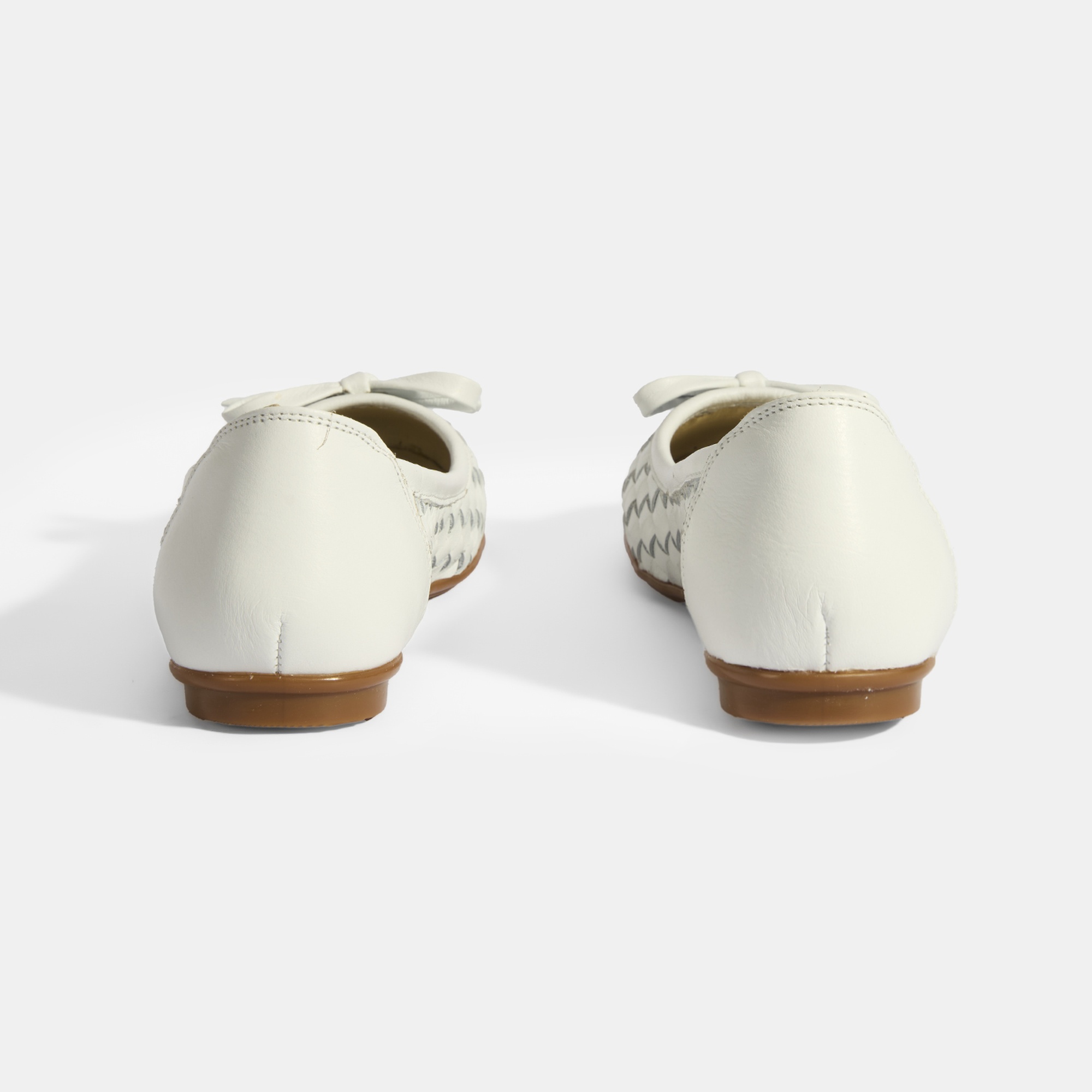 Kadın Beyaz Örgü Detaylı Fiyonklu Deri Babet