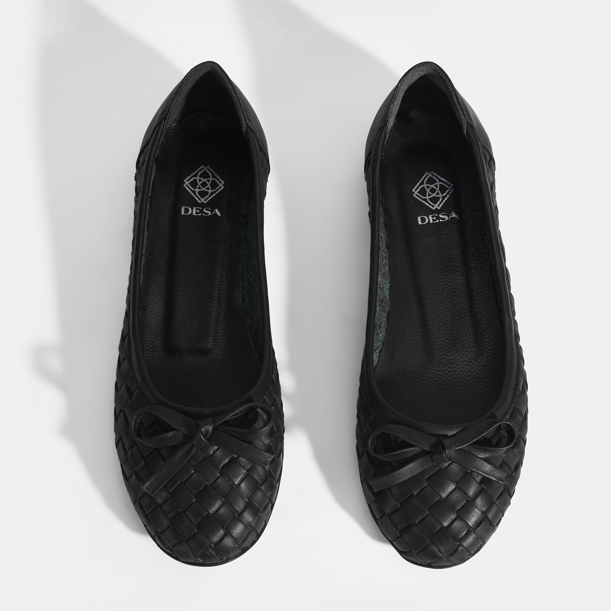 Kadın Siyah Örgü Detaylı Fiyonklu Deri Babet