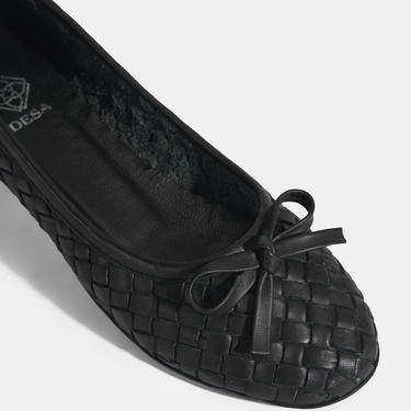  Kadın Siyah Örgü Detaylı Fiyonklu Deri Babet