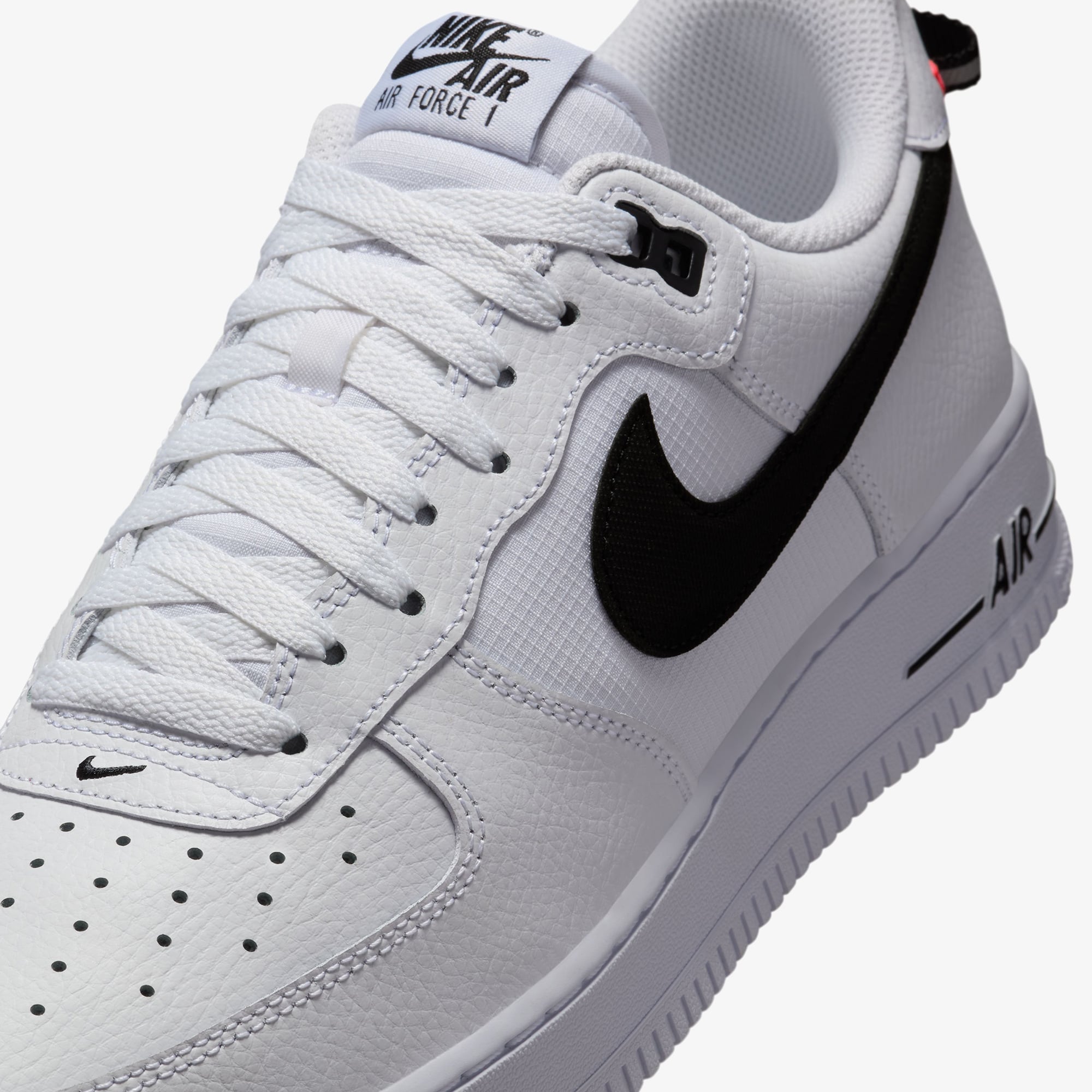 Nike Nike Air Force 1 '07 LV8 Erkek Beyaz Spor Ayakkabı FashFed'de! Beyaz - 8. görsel