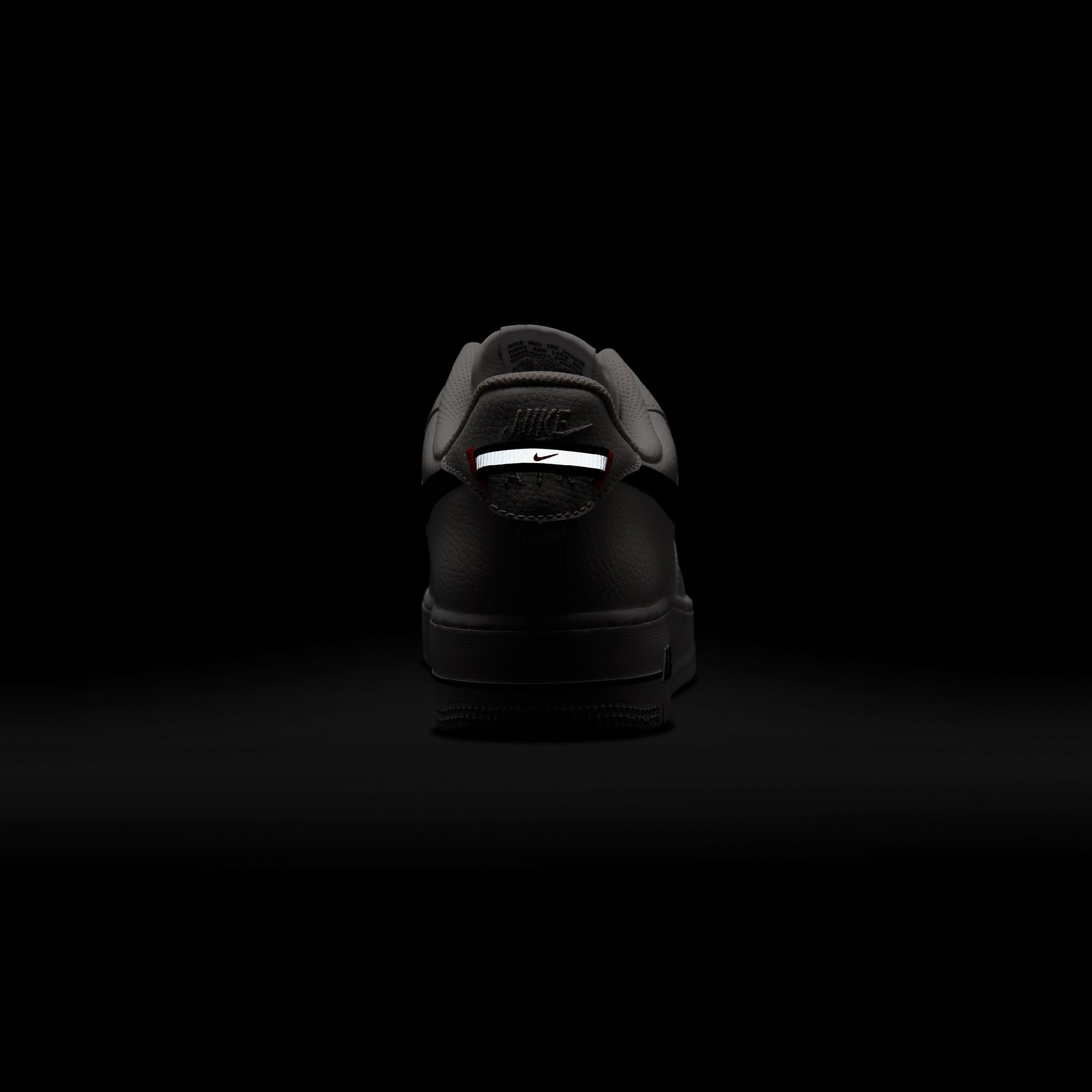 Nike Nike Air Force 1 '07 LV8 Erkek Beyaz Spor Ayakkabı FashFed'de! Beyaz - 10. görsel