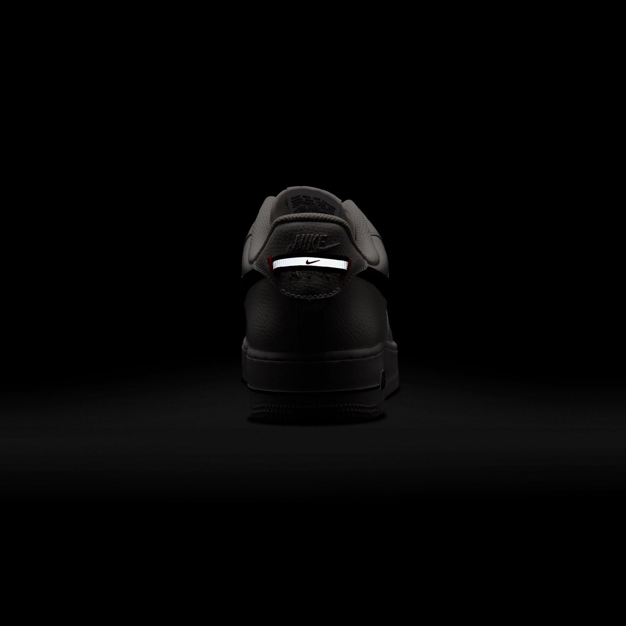 Nike Air Force 1 '07 LV8 Erkek Beyaz Spor Ayakkabı