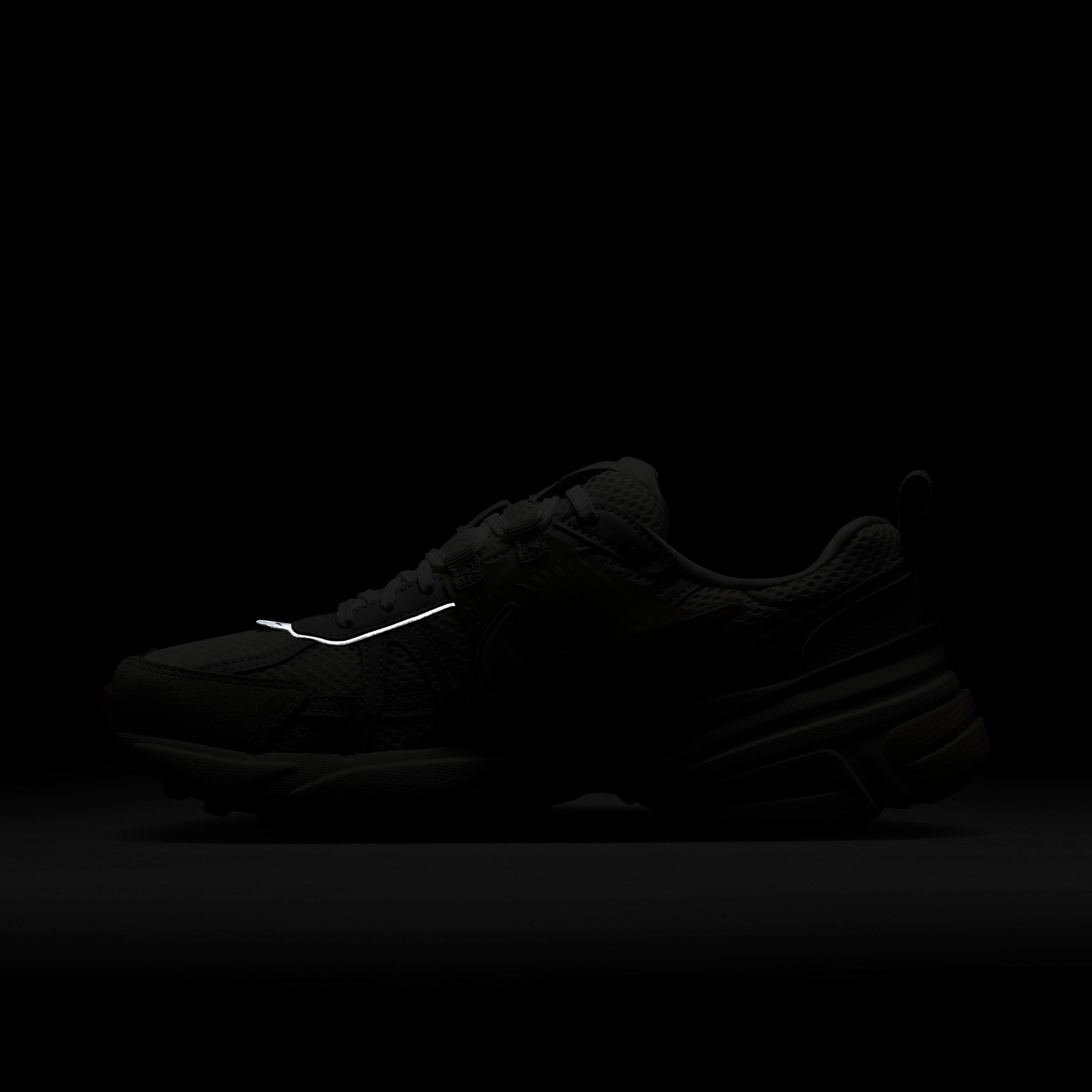 Nike V2K Run Kadın Krem Rengi Spor Ayakkabı