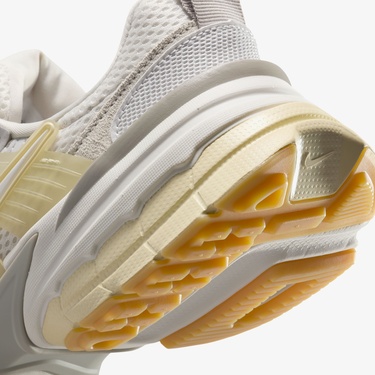  Nike V2K Run Kadın Krem Rengi Spor Ayakkabı