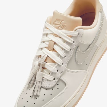  Nike Air Force 1 '07 Kadın Krem Rengi Spor Ayakkabı