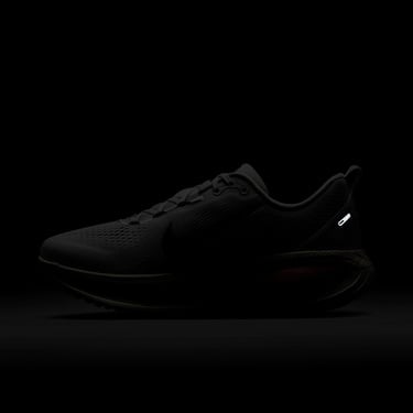  Nike Vomero 18 Erkek Beyaz Koşu Ayakkabısı