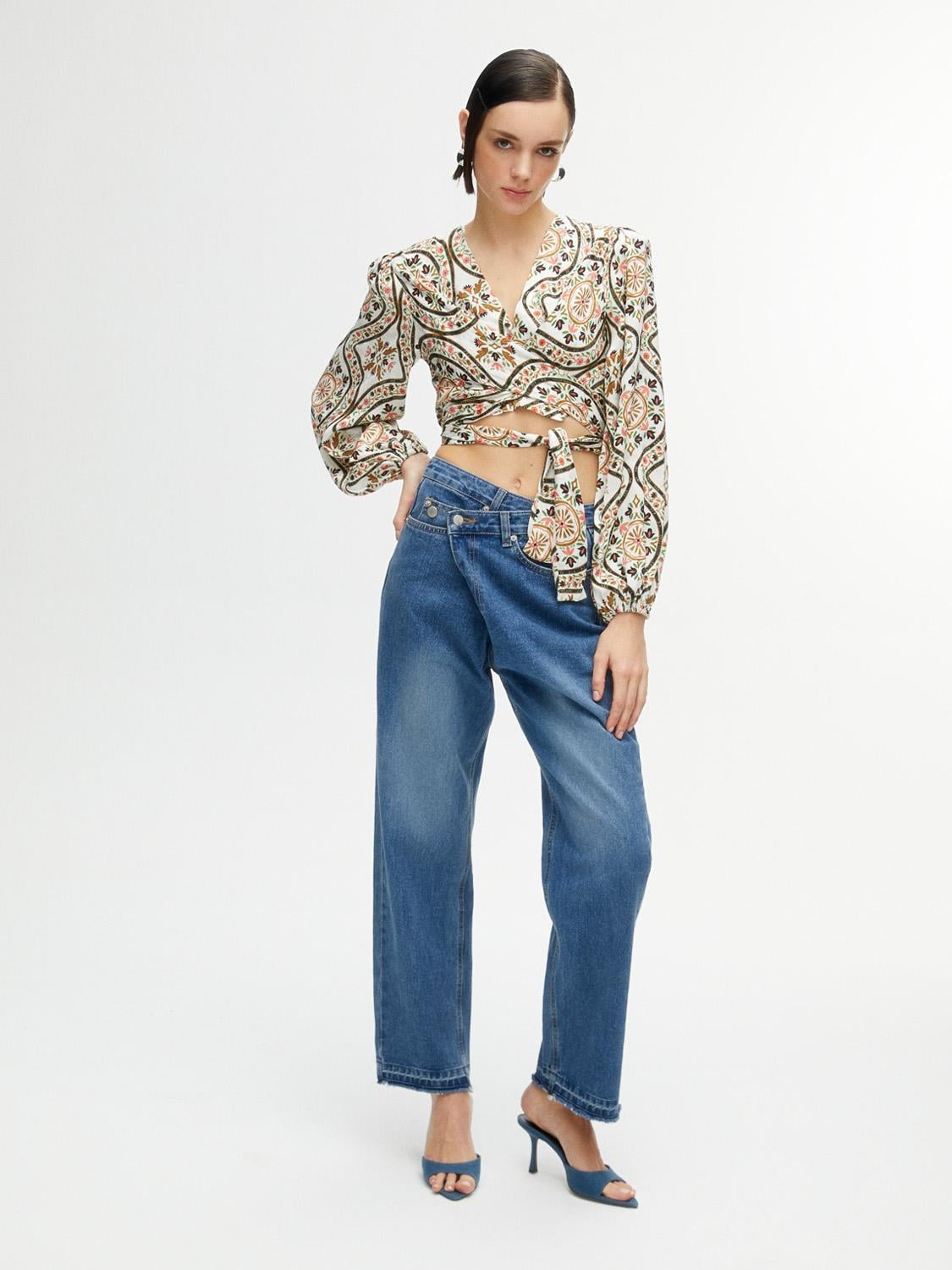  Asimetrik Kapamalı Jean Pantolon