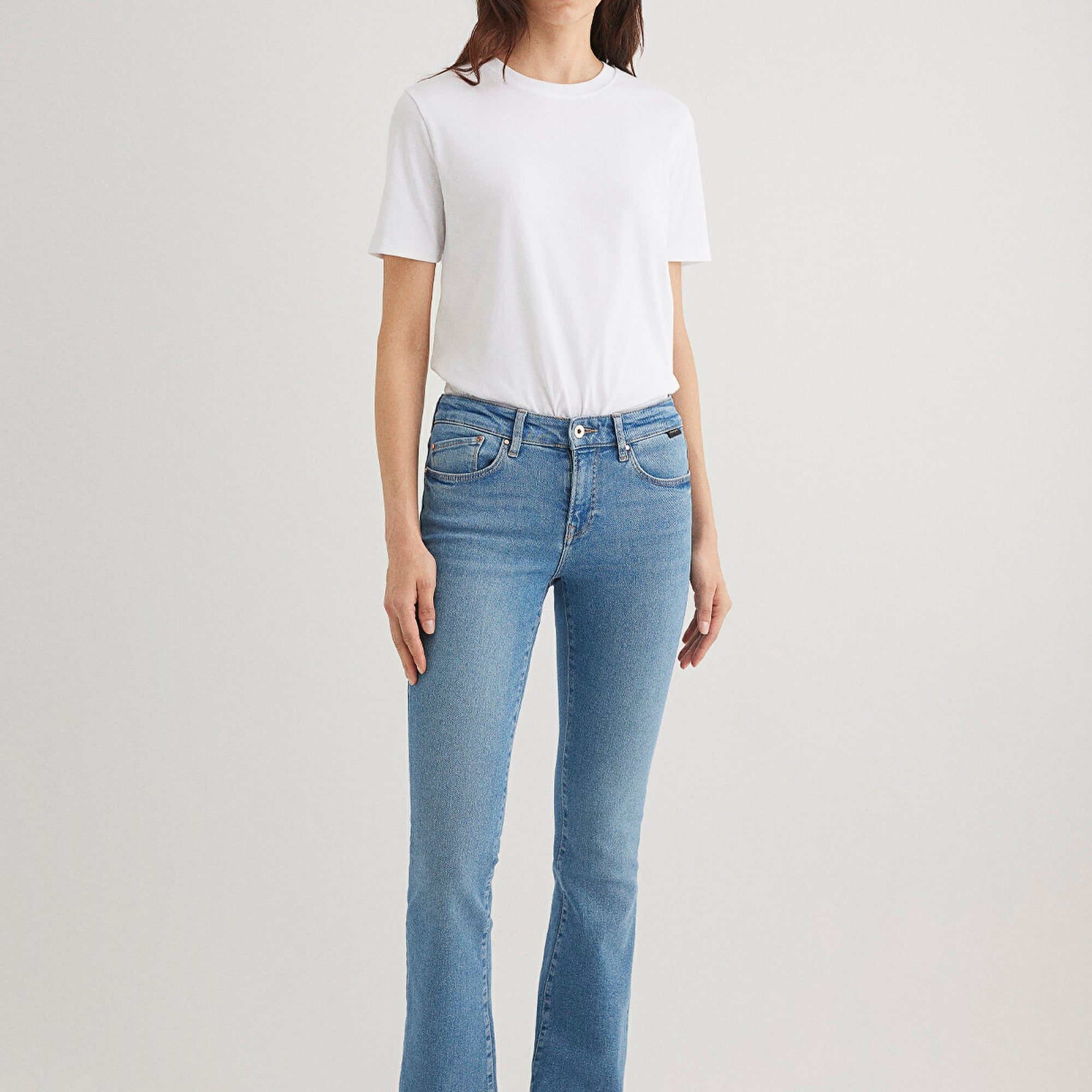 Mavi Beyaz Basic Tişört Semi Slim Fit / Yarı Dar Kesim 1612916-620