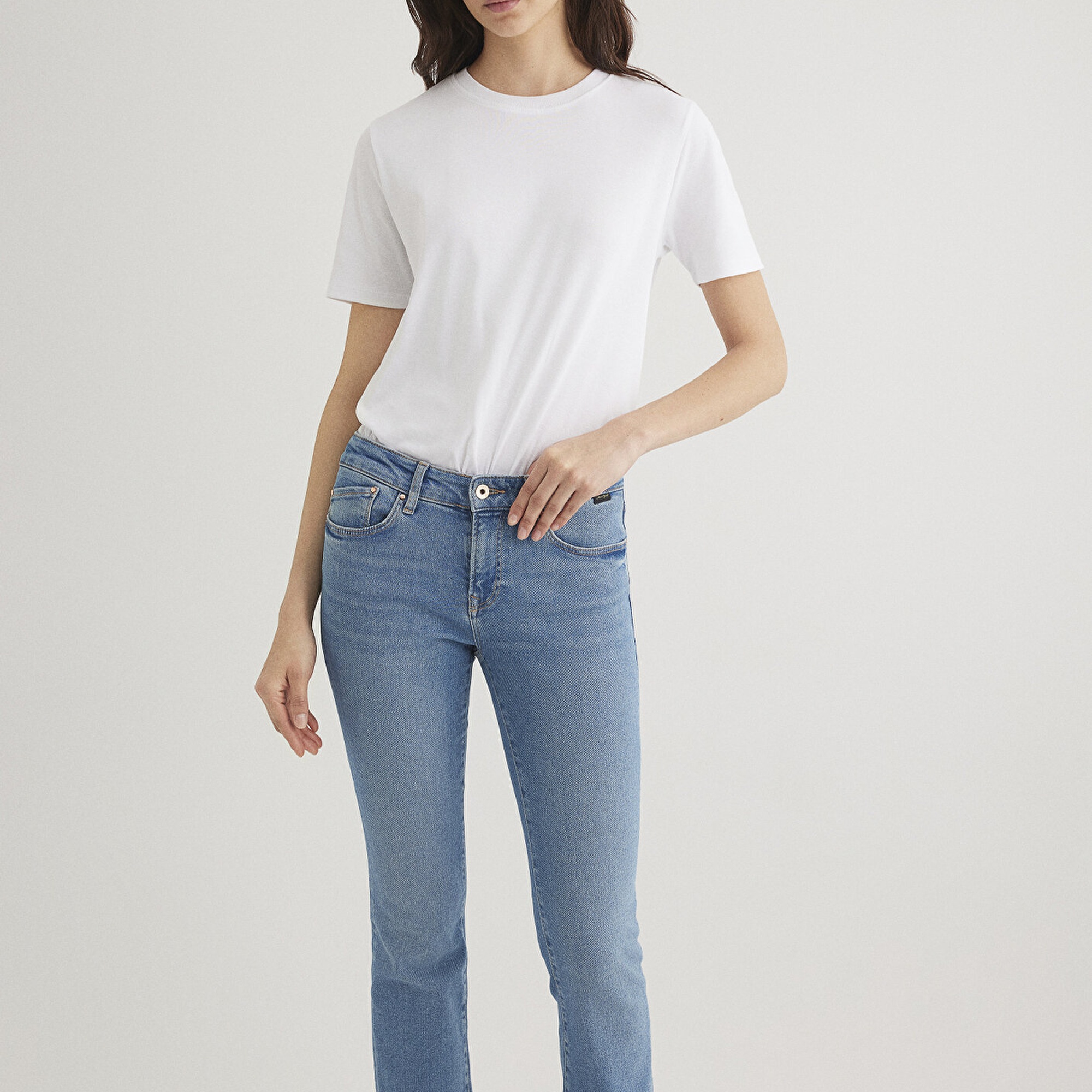 Mavi Beyaz Basic Tişört Semi Slim Fit / Yarı Dar Kesim 1612916-620