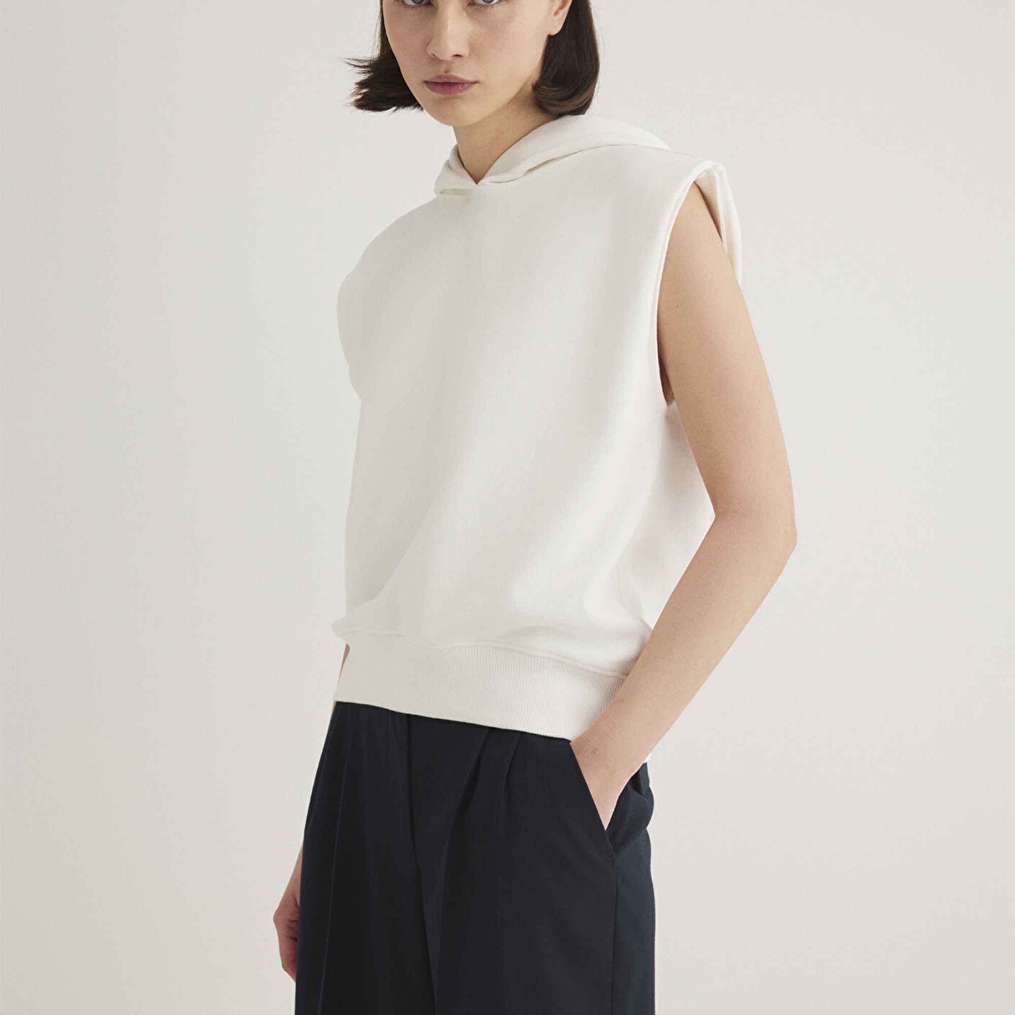 Mavi Kapüşonlu Kolsuz Ekru Sweatshirt 1S10311-70057