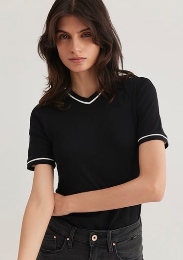  Mavi V Yaka Şerit Detaylı Beyaz Tişört Slim Fit / Dar Kesim 1612906-900