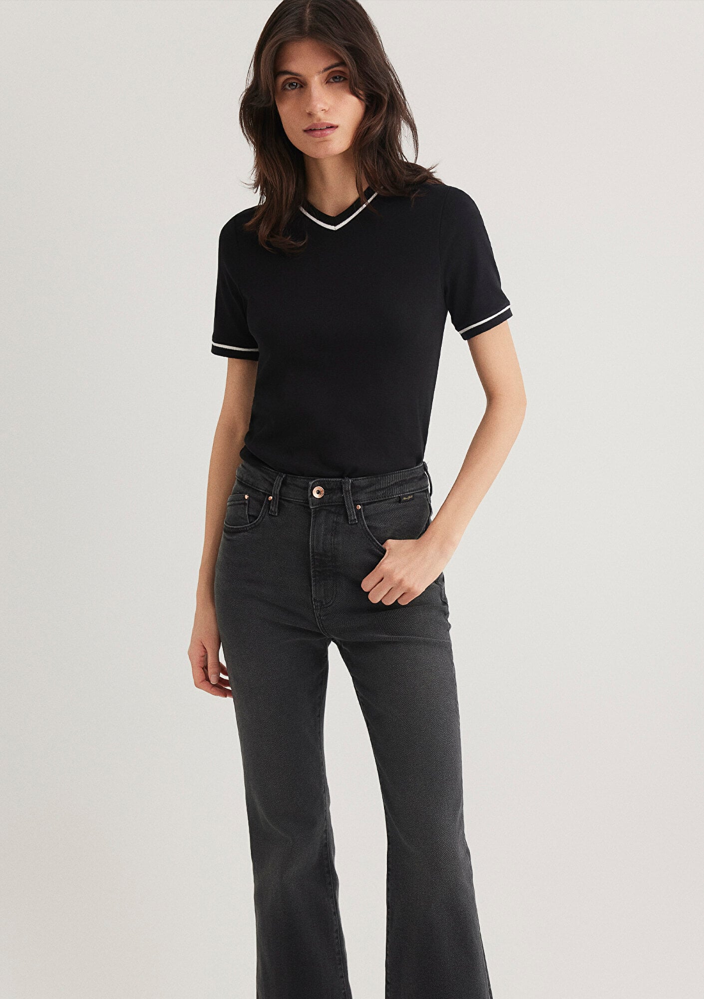  Mavi V Yaka Şerit Detaylı Beyaz Tişört Slim Fit / Dar Kesim 1612906-900