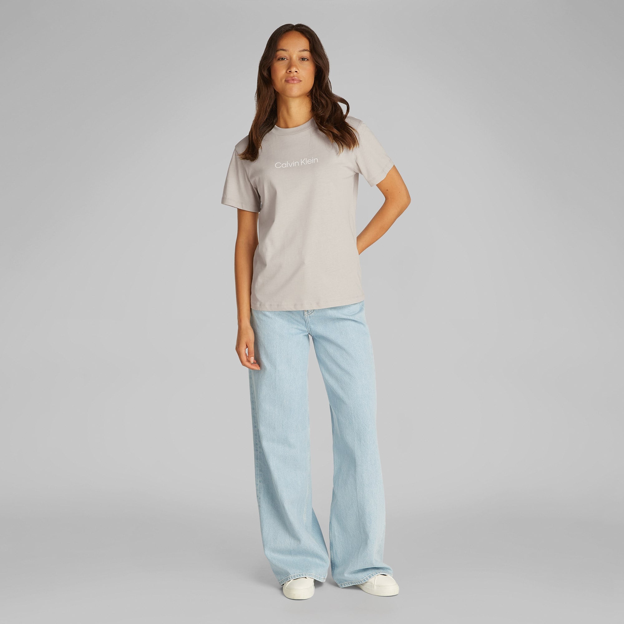 Calvin Klein Hero Logo Regular Kadın Bej T-Shirt