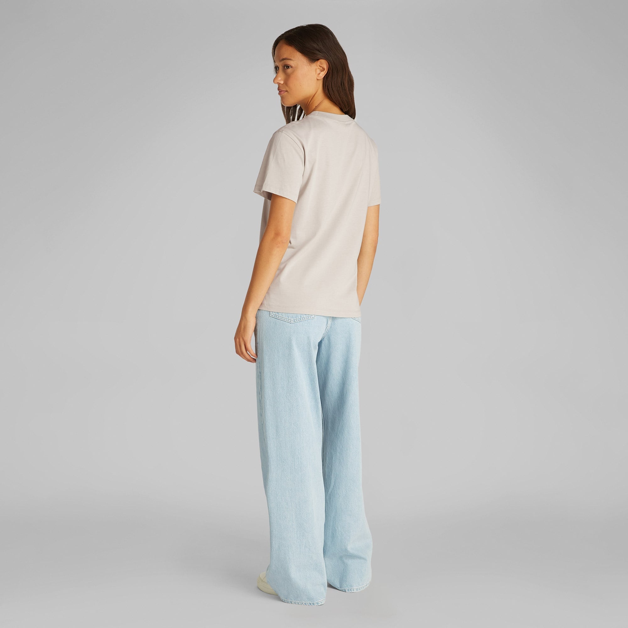 Calvin Klein Hero Logo Regular Kadın Bej T-Shirt