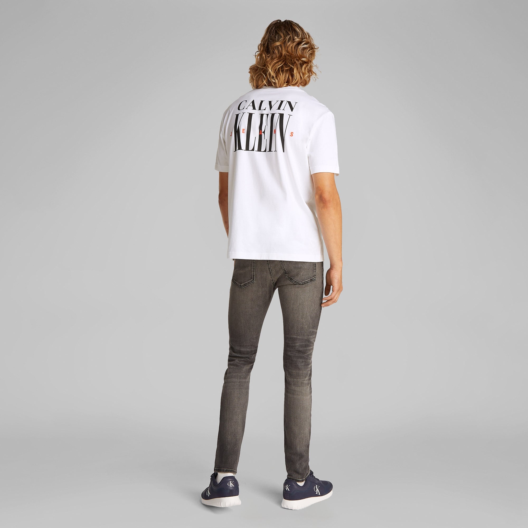 Calvin Klein Serif Font Graphic Erkek Beyaz T-Shirt