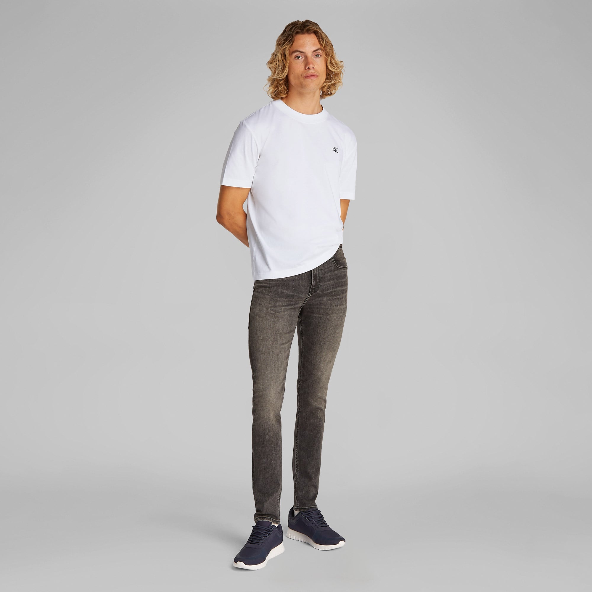 Calvin Klein Serif Font Graphic Erkek Beyaz T-Shirt