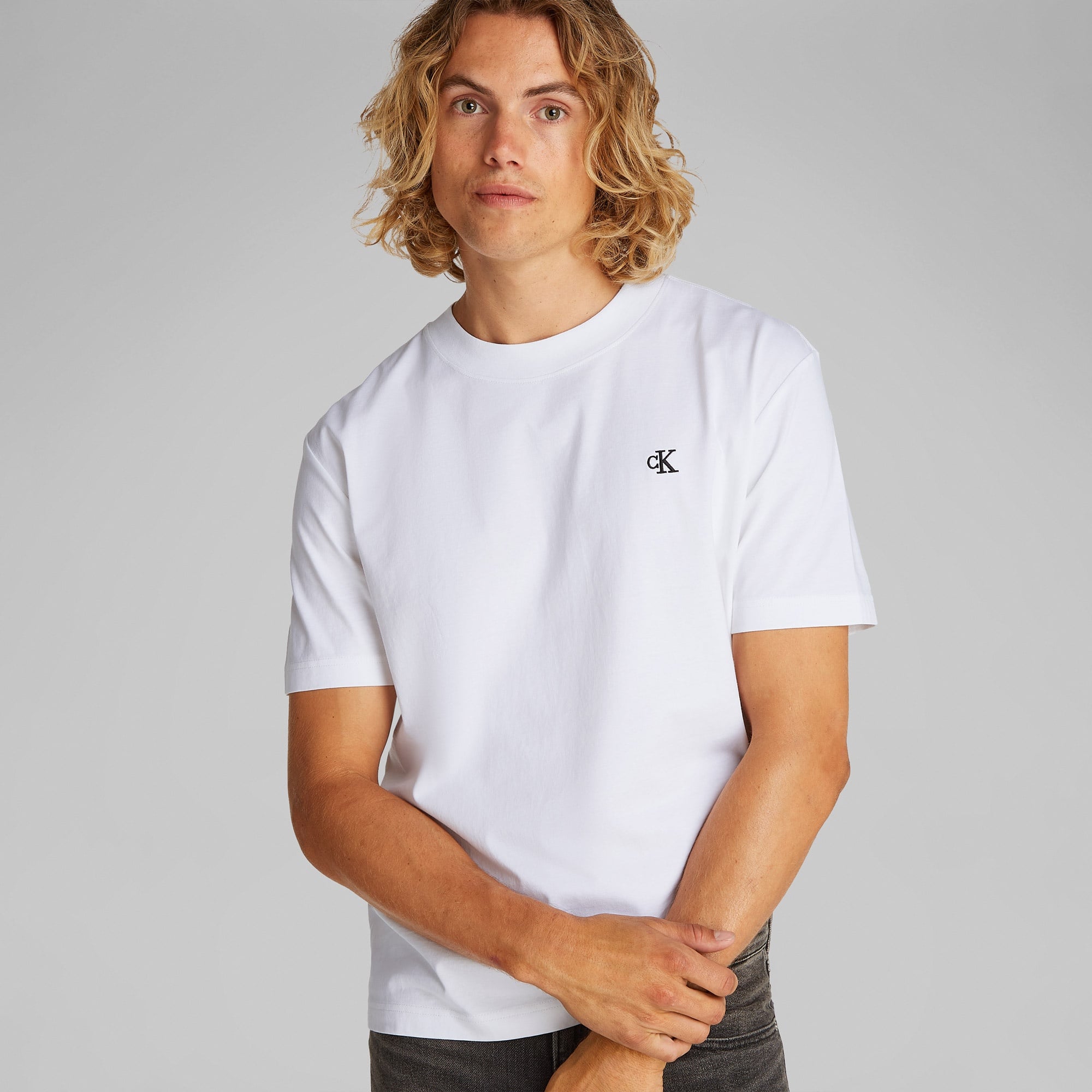 Calvin Klein Serif Font Graphic Erkek Beyaz T-Shirt