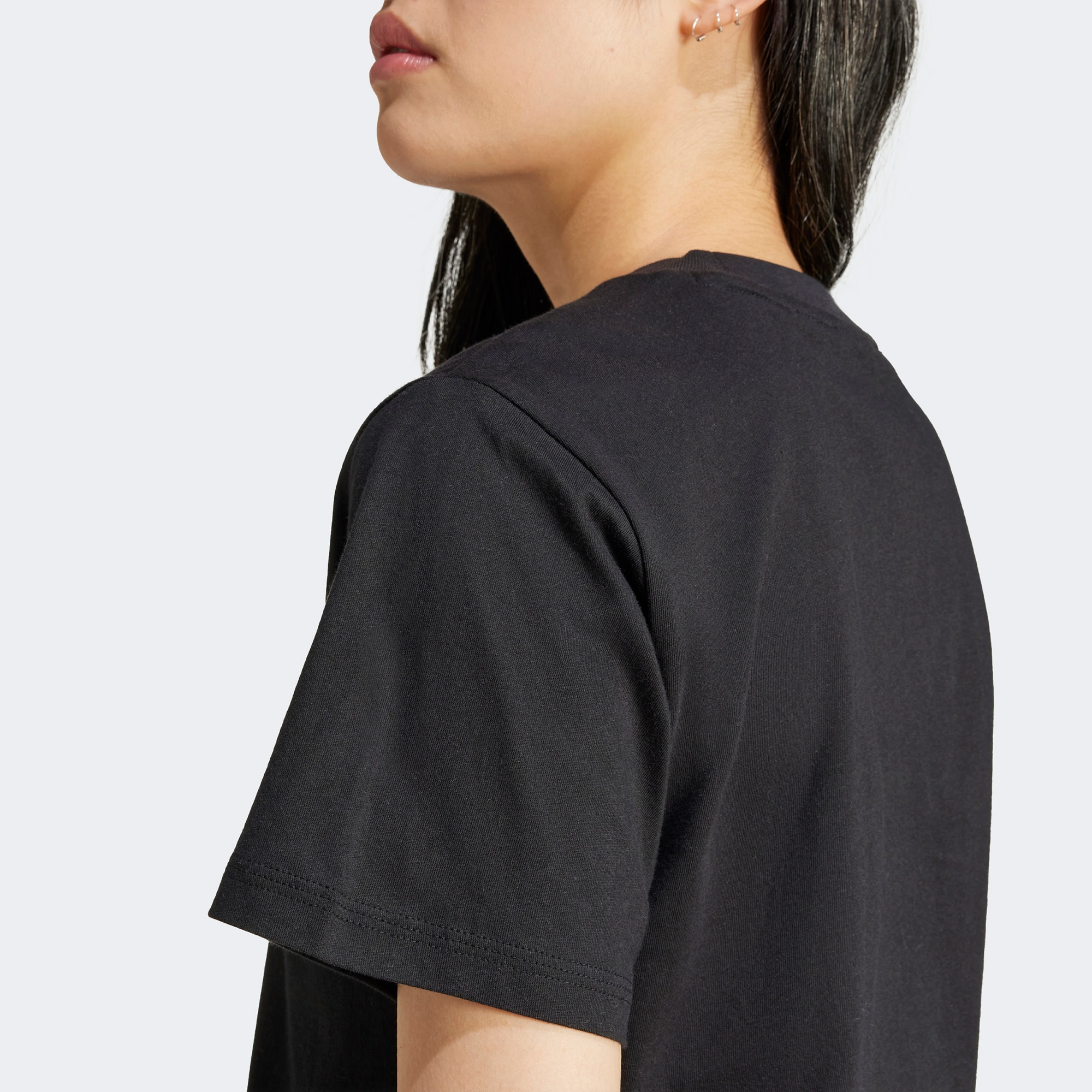 adidas Essentials Small Logo Cotton Kadın Siyah T-Shirt