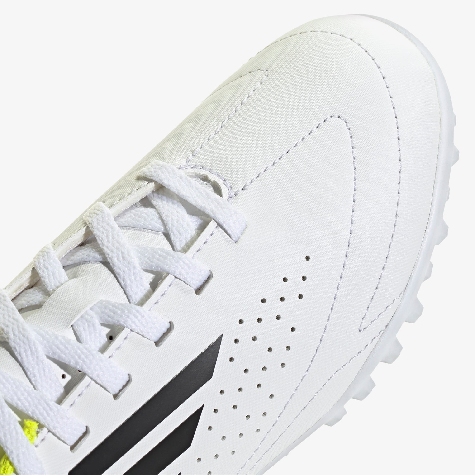 adidas Deportivo III Turf Çocuk Beyaz Çim Saha Ayakkabısı