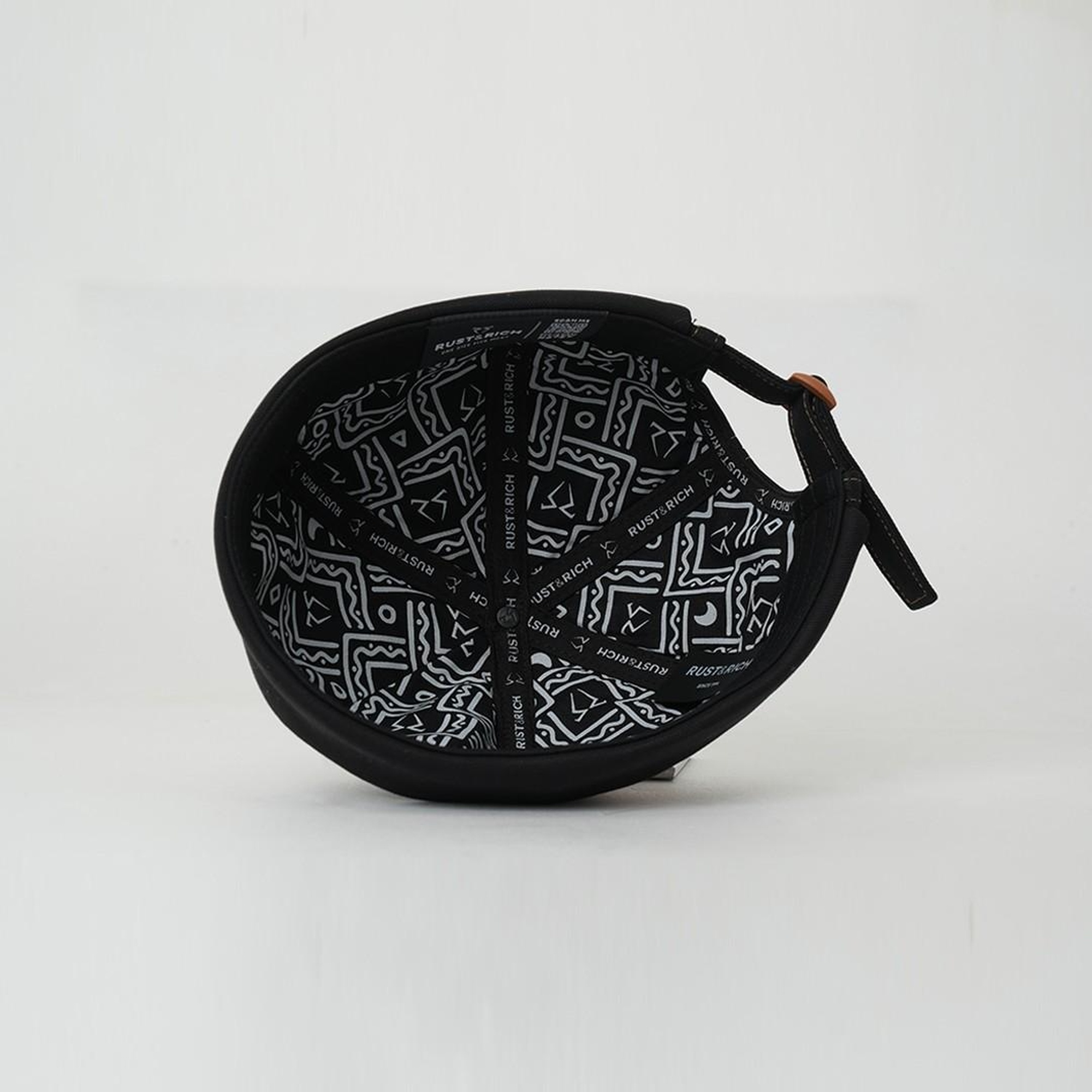 RustandRich Kadın Erkek Siyah/Gold Docker Şapka-The Indians Collection-Red Indian