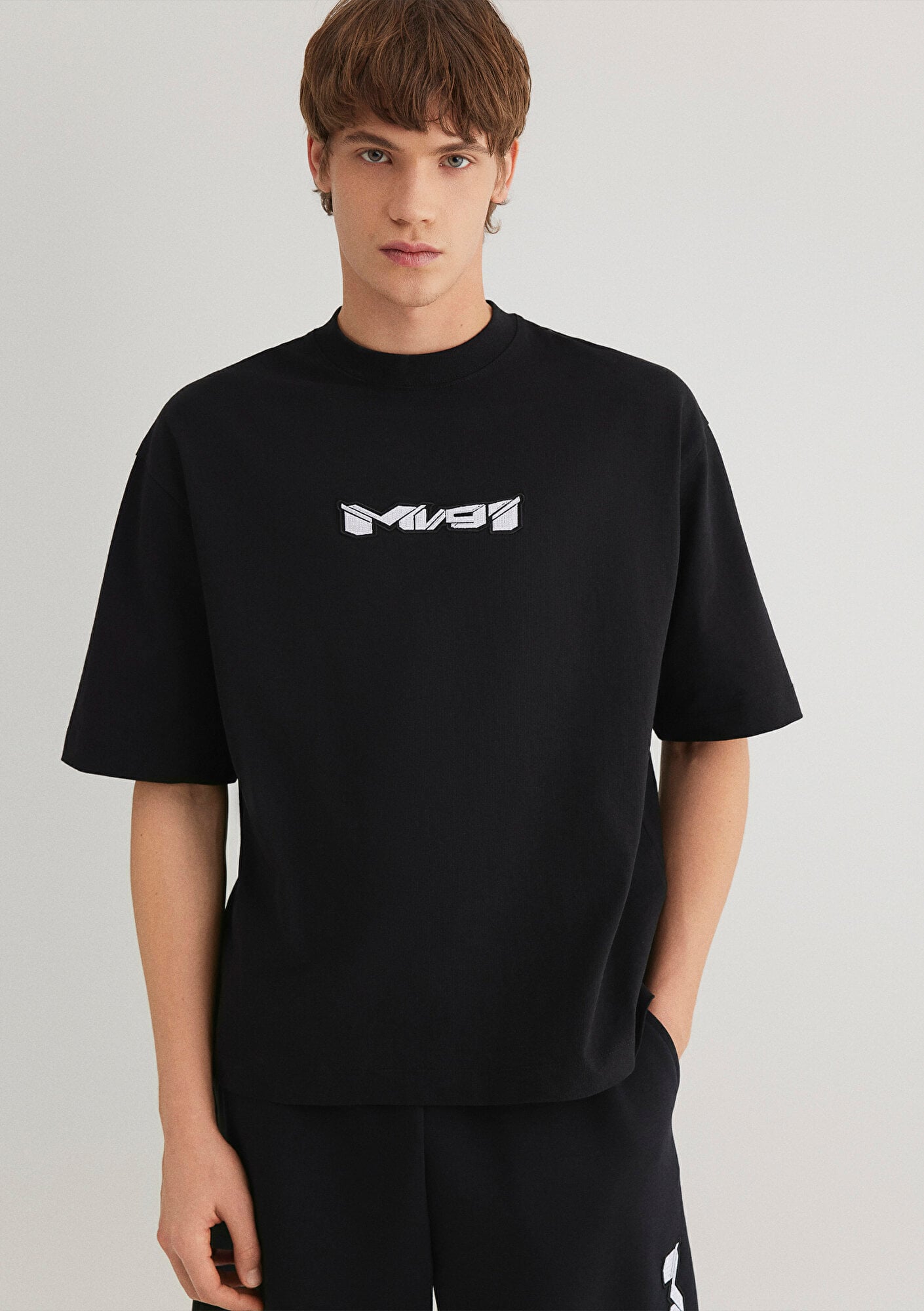  Mavi MV91 Nakış Detaylı Siyah Tişört Boxy Fit 0612576-900