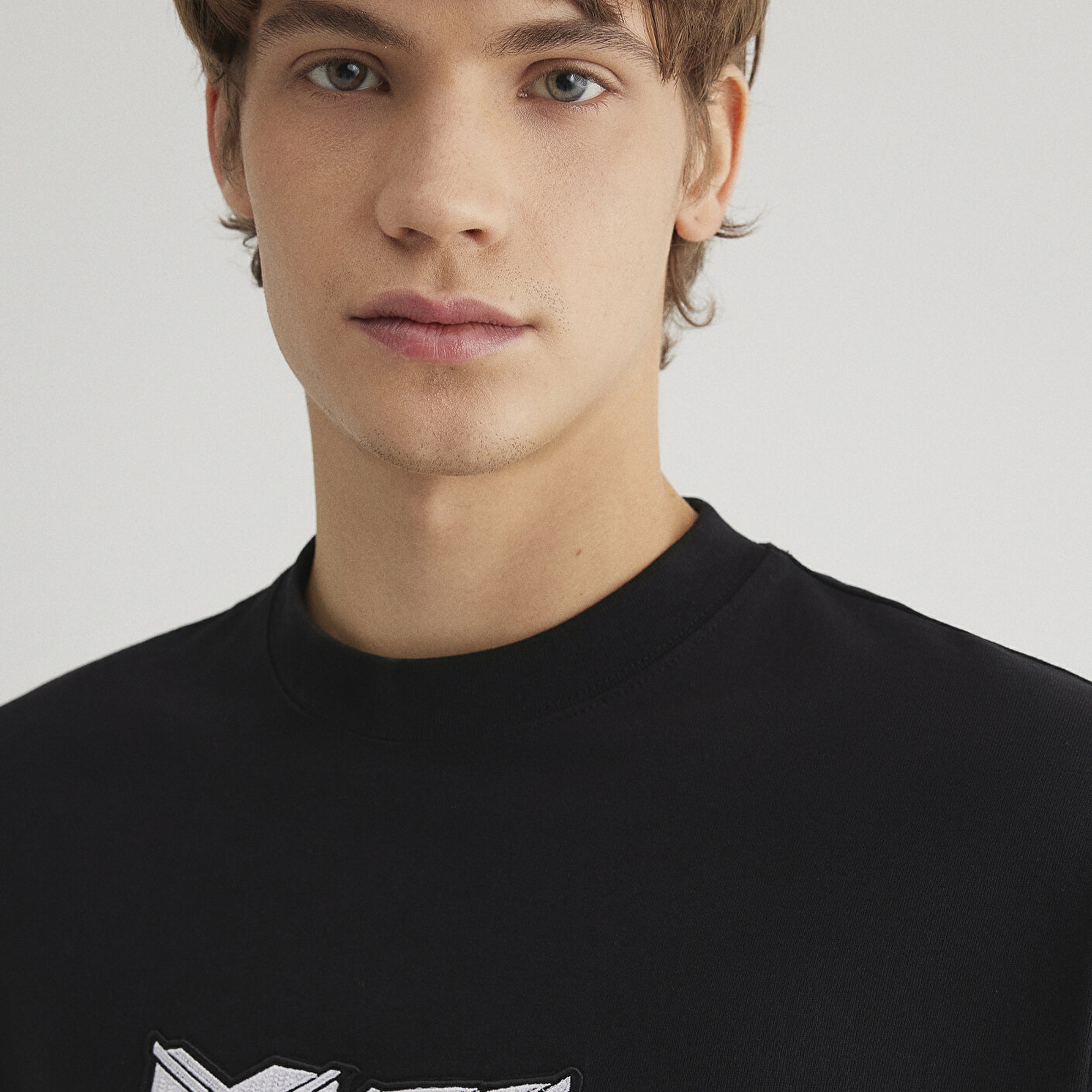 Mavi MV91 Nakış Detaylı Siyah Tişört Boxy Fit 0612576-900