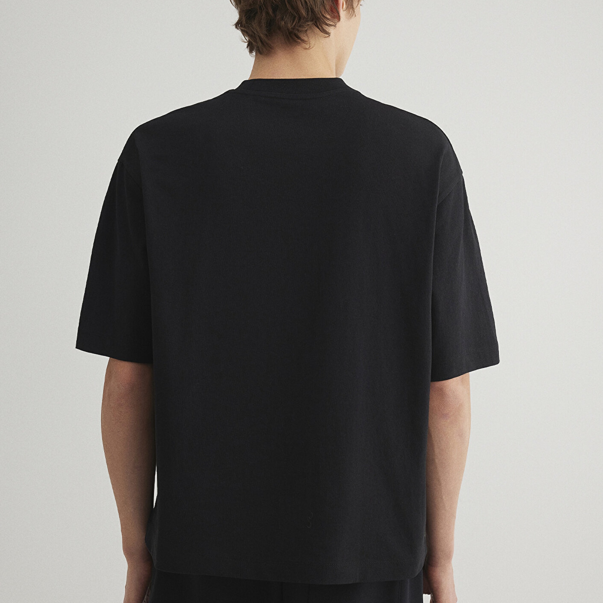 Mavi MV91 Nakış Detaylı Siyah Tişört Boxy Fit 0612576-900