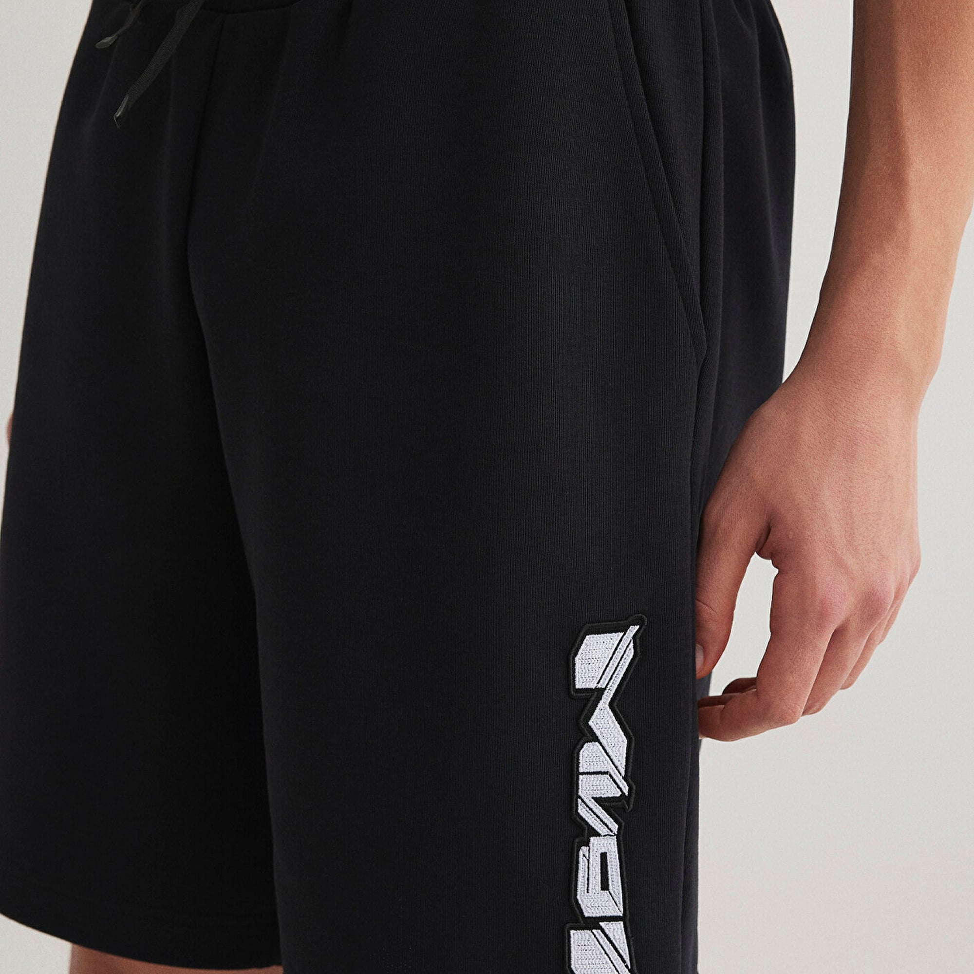 Mavi MV91 Nakış Logo Baskılı Siyah Şort 0410244-900