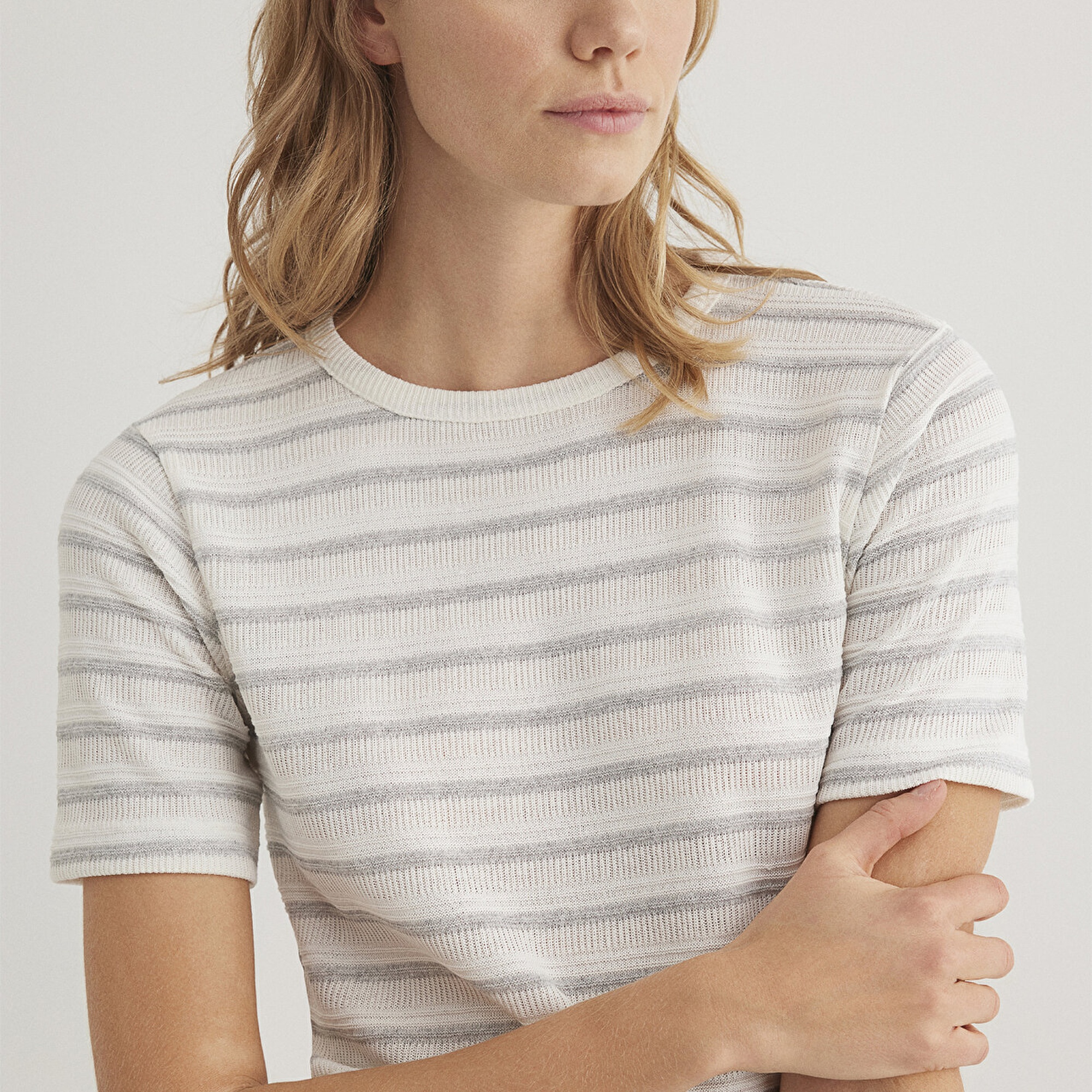 Mavi Gri Çizgili Ekru Tişört Slim Fit / Dar Kesim 1612126-88146