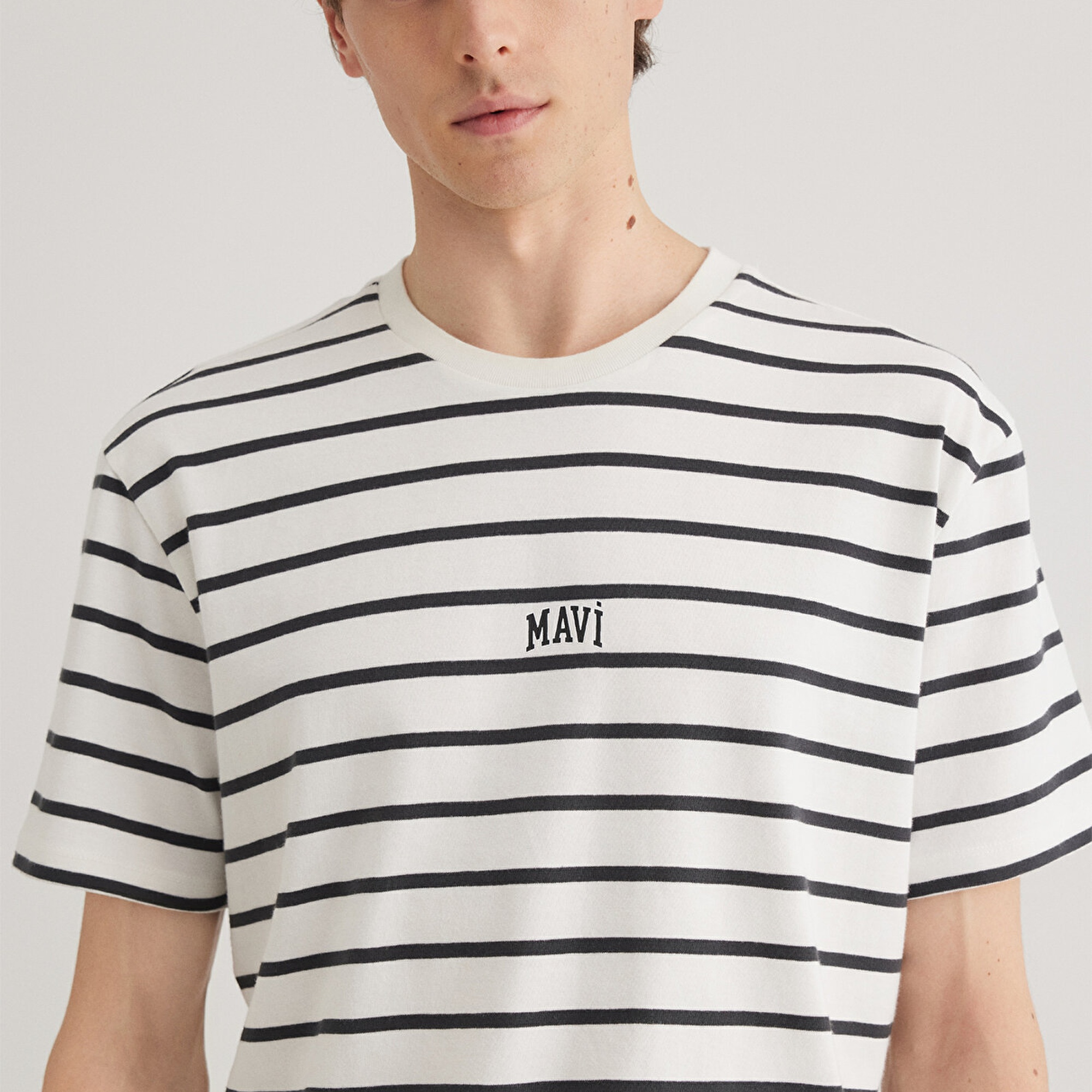 Mavi Mavi Logo Baskılı Beyaz Tişört Loose Fit / Bol Rahat Kesim 0612420-86678