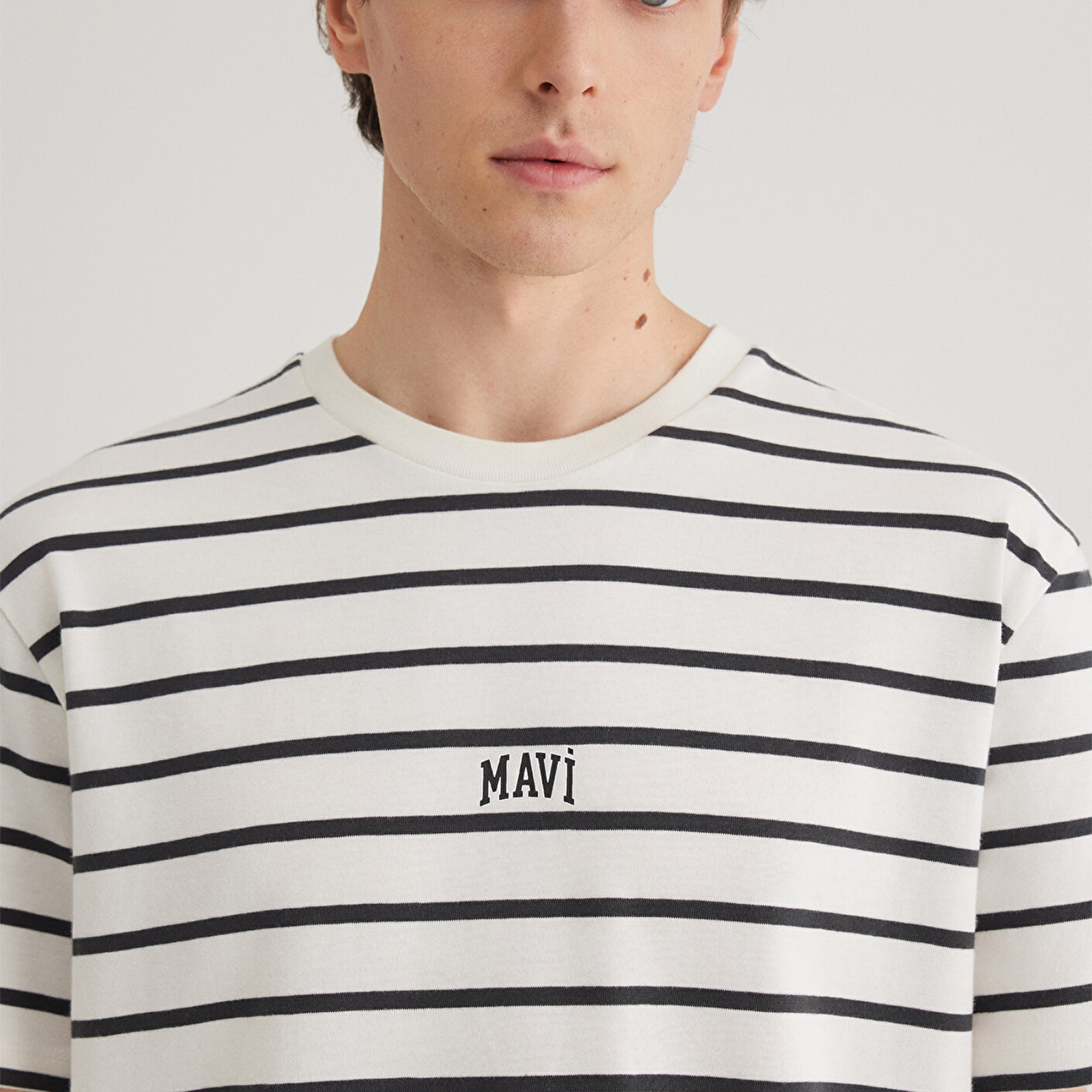 Mavi Mavi Logo Baskılı Beyaz Tişört Loose Fit / Bol Rahat Kesim 0612420-86678