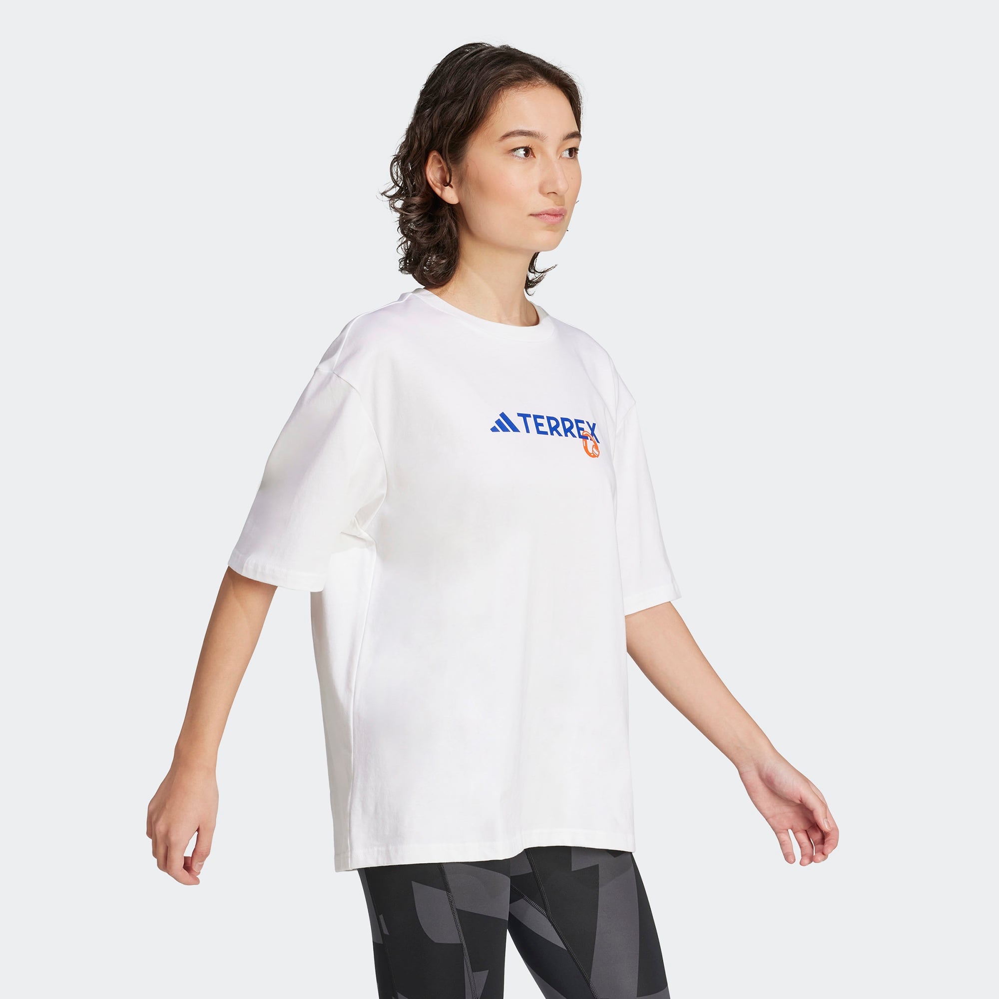 adidas Terrex Back Graphic Kadın Beyaz T-Shirt