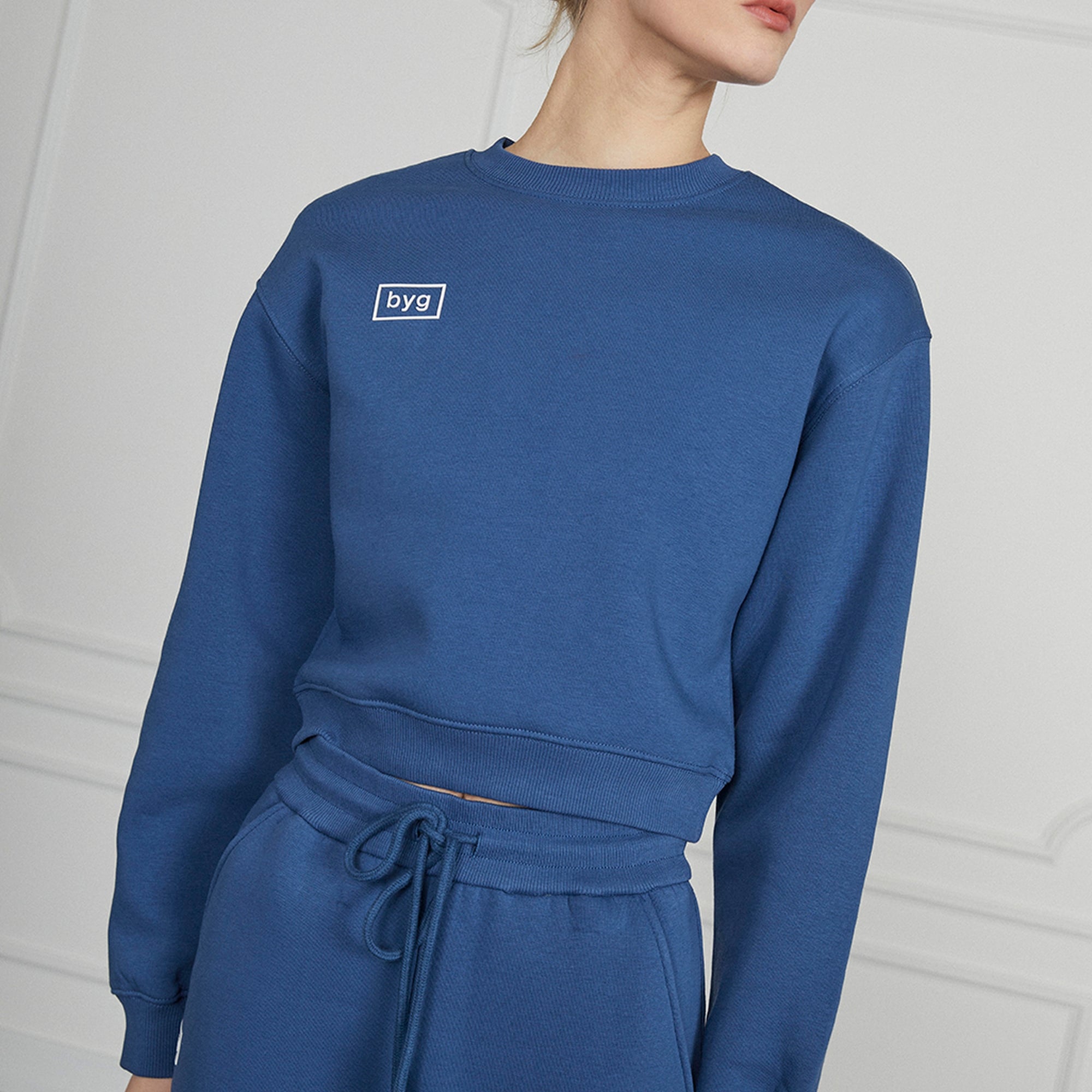 Basic Crop Sweatshirt