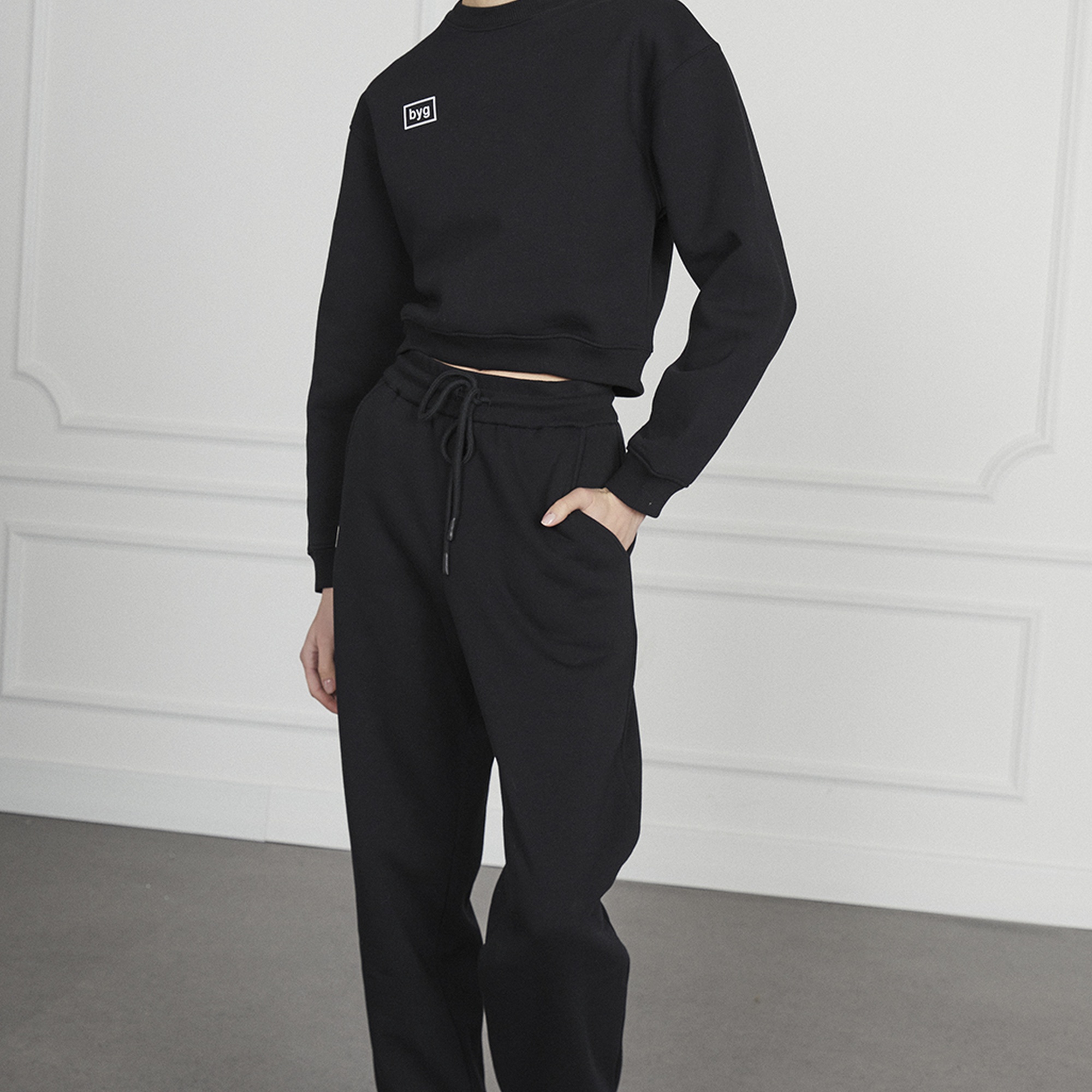 Basic Crop Sweatshirt