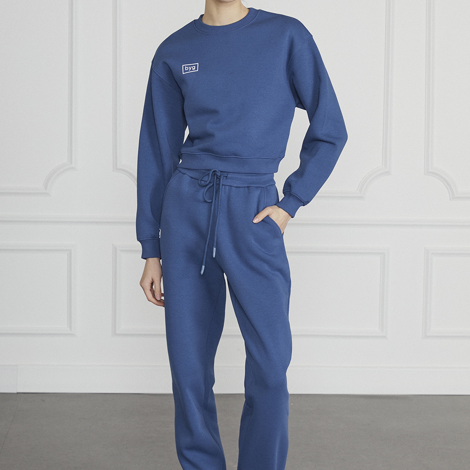 Basic Crop Sweatshirt